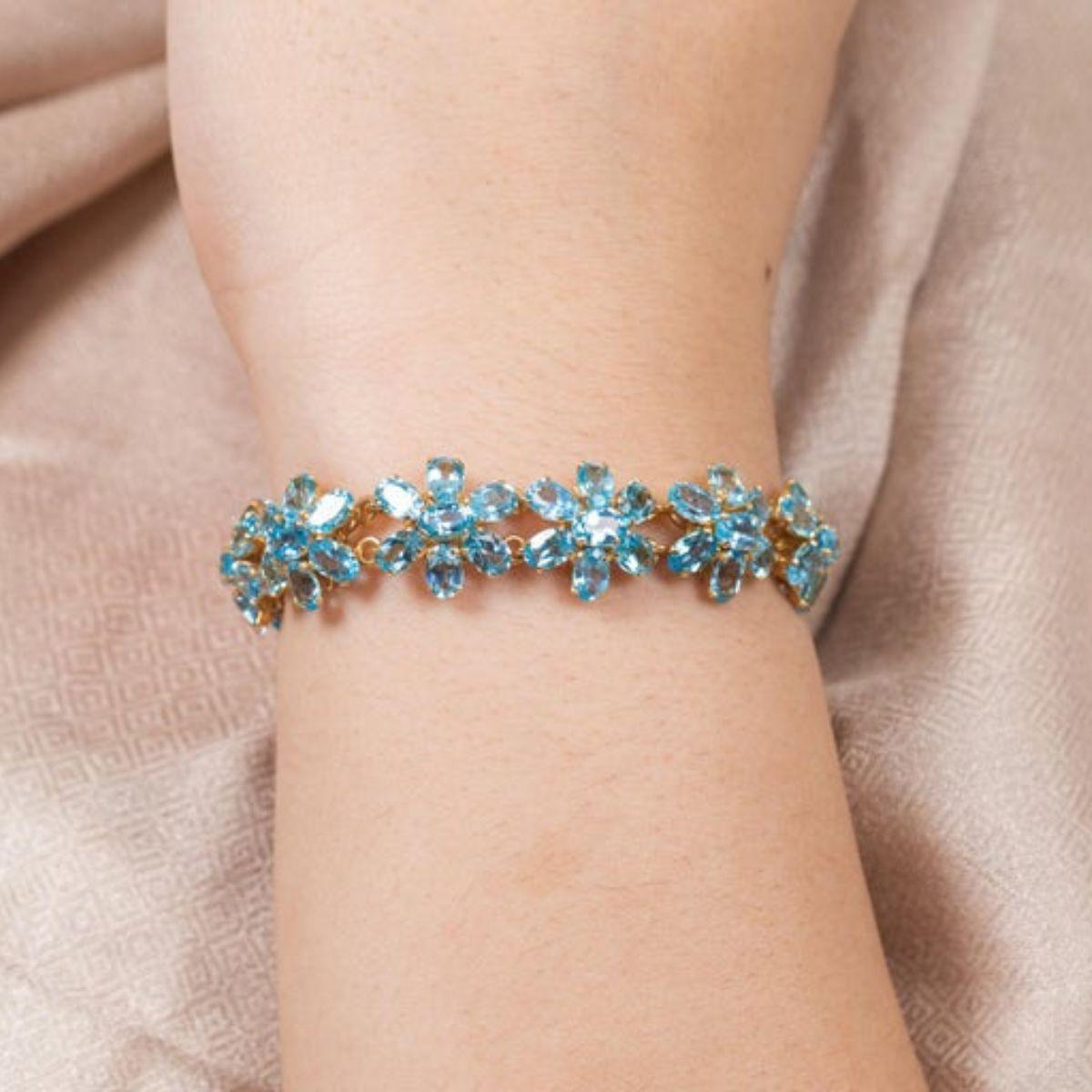 Art Nouveau Style 18k Solid Yellow Gold 38.1 CTW Blue Topaz Flower Bracelet For Sale 5