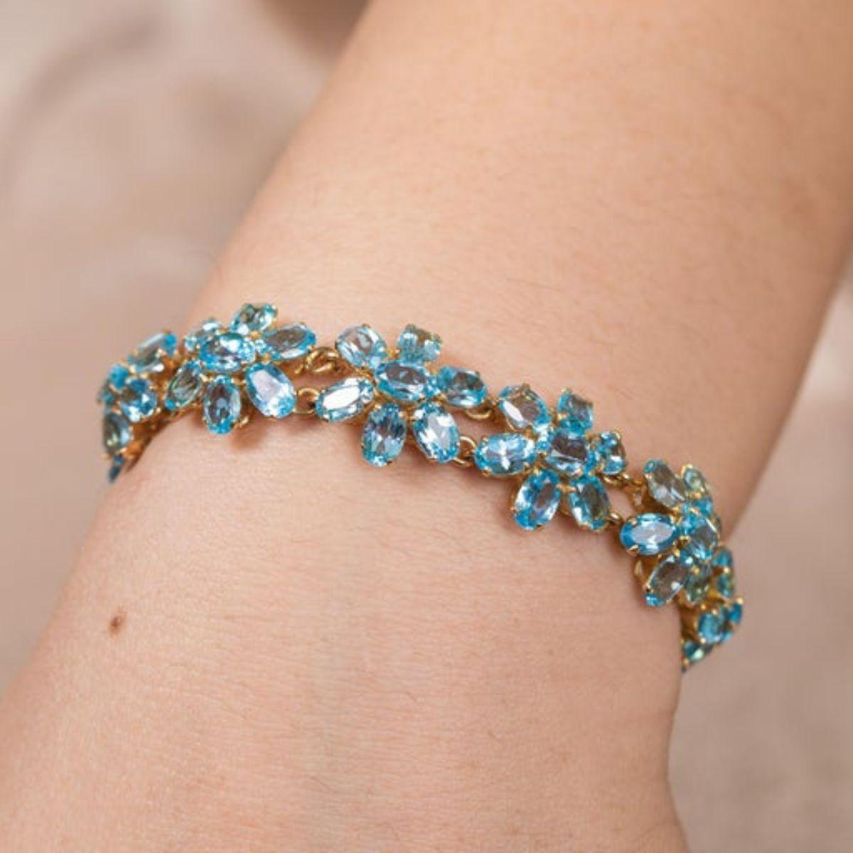 Art Nouveau Style 18k Solid Yellow Gold 38.1 CTW Blue Topaz Flower Bracelet For Sale 7