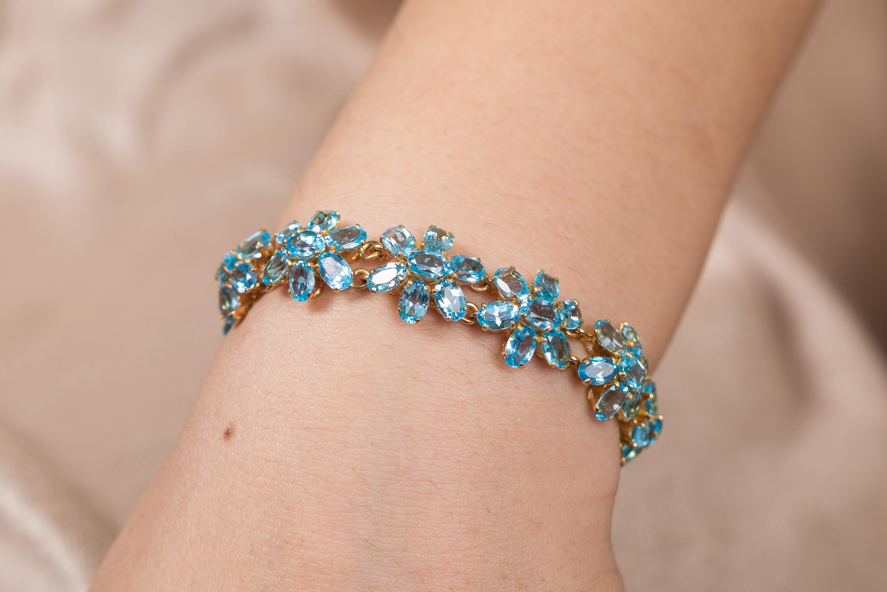 Art Nouveau Style 18k Solid Yellow Gold 38.1 CTW Blue Topaz Flower Bracelet In New Condition For Sale In New York, NY