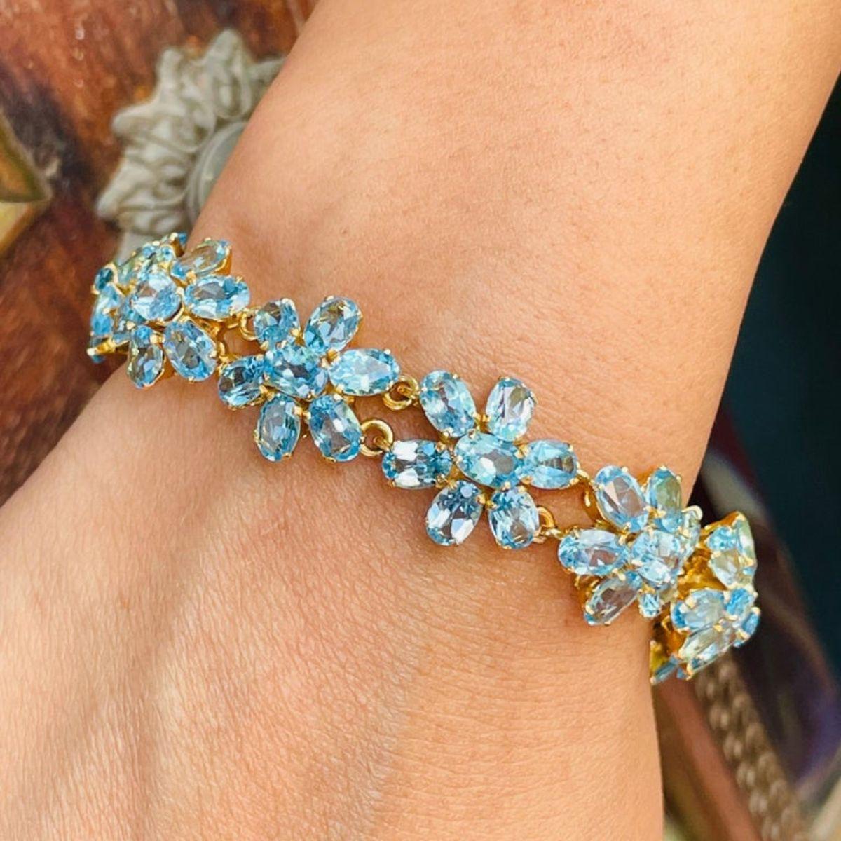 Art Nouveau Style 18k Solid Yellow Gold 38.1 CTW Blue Topaz Flower Bracelet In New Condition For Sale In New York, NY