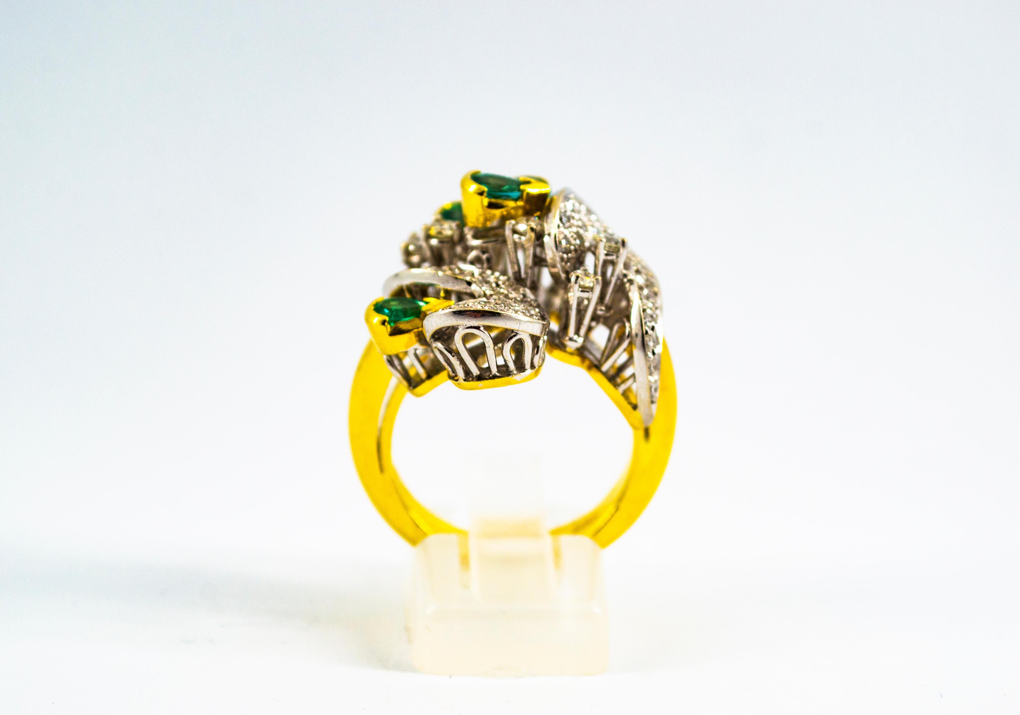 Cette bague est fabriquée en or jaune 18 carats.
Cette bague contient 1.00 carats de diamants blancs taille brillant.
Cette bague contient 1,50 carats d'émeraudes taillées en goutte d'eau.

Taille ITA : 18 Taille USA : 8 1/4

Nous sommes un atelier,
