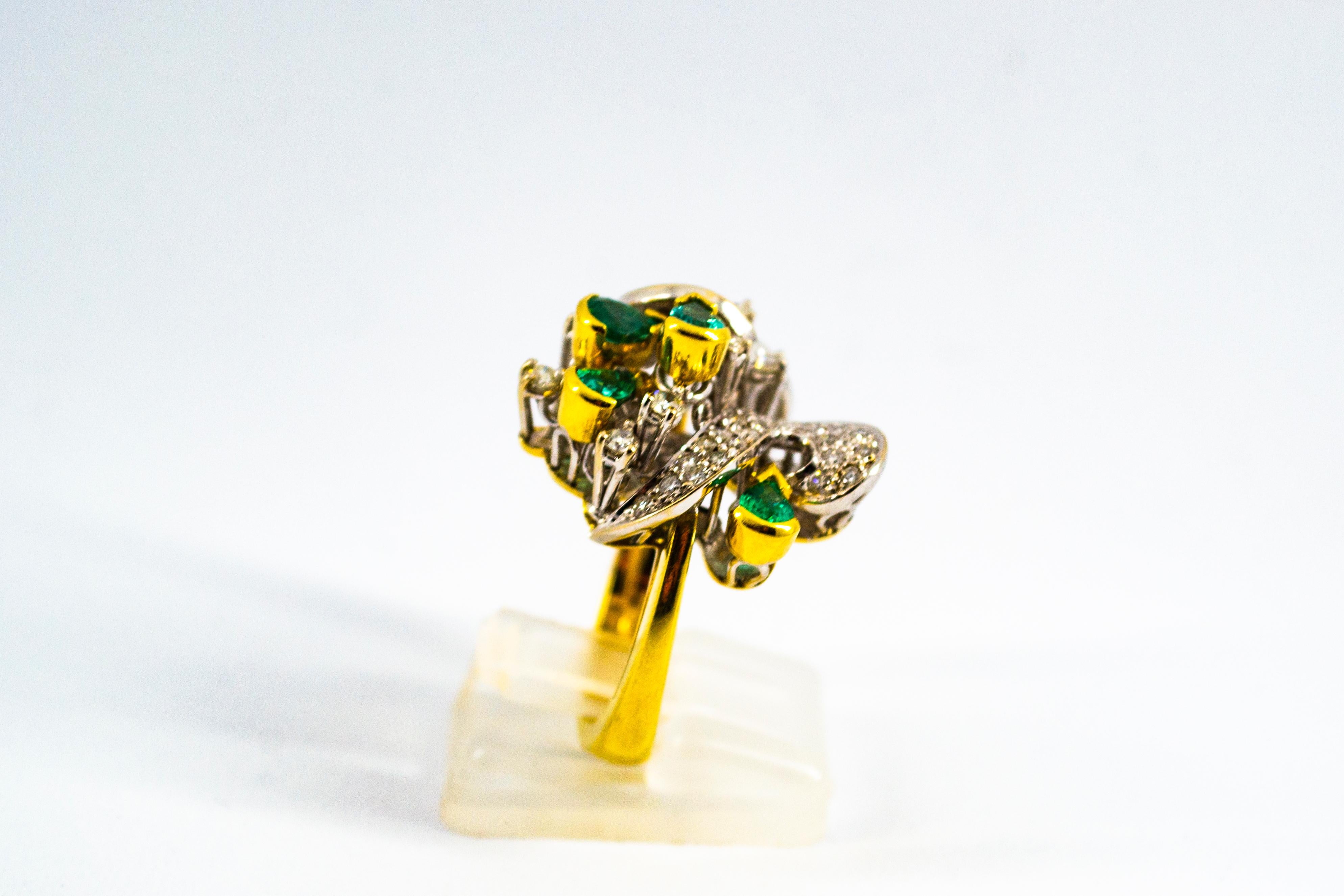Bague cocktail de style Art nouveau en or jaune avec diamant blanc de 2,50 carats et émeraude Neuf à Naples, IT