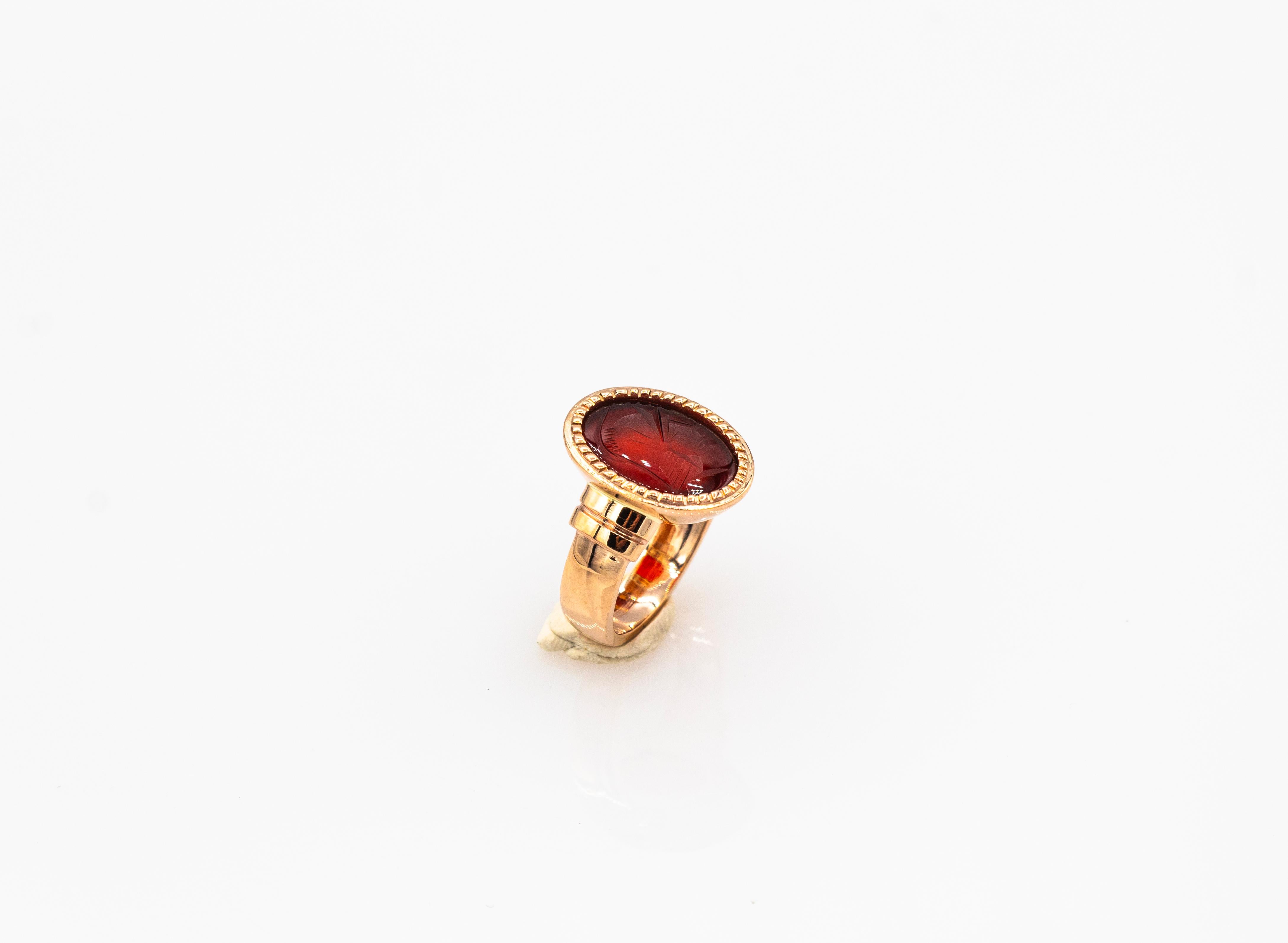 Art Nouveau Style 4.20 Carats Carved Red Carnelian Yellow Gold Cocktail Ring For Sale 1