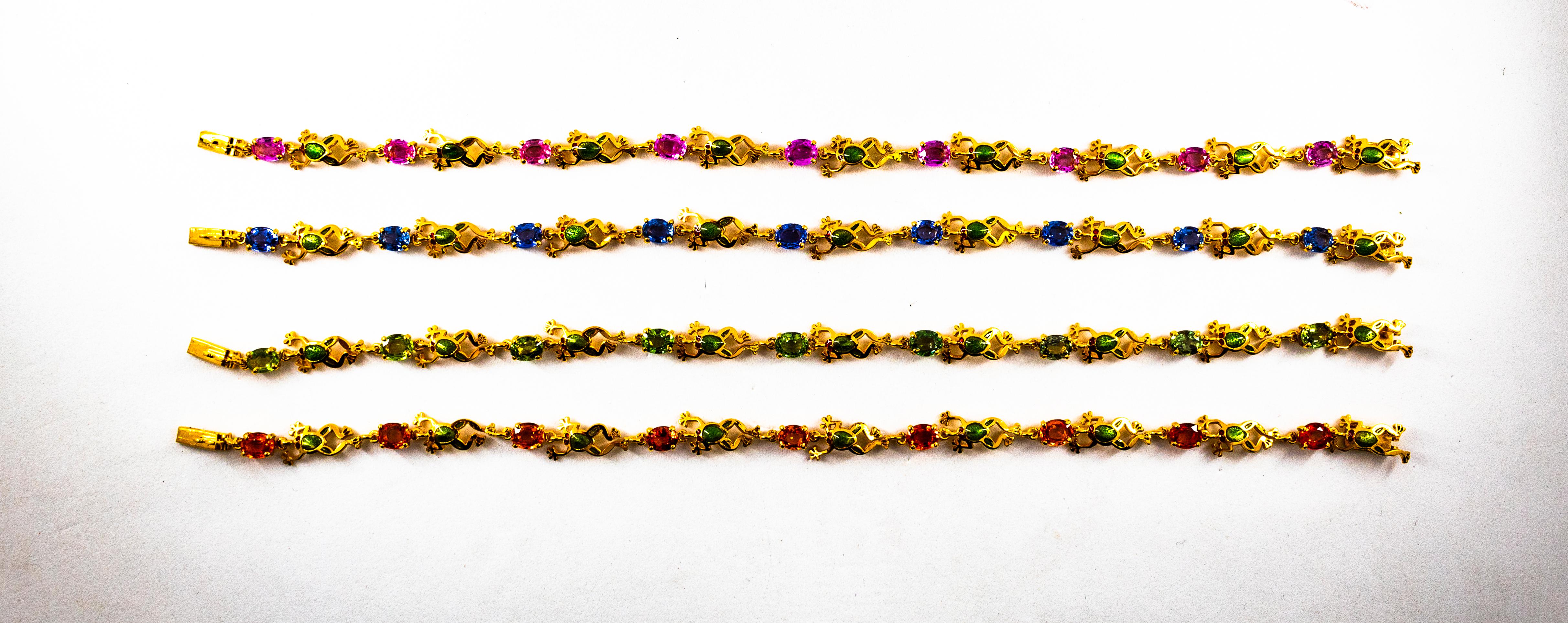 Ce bracelet est fabriqué en or jaune 9K.
Ce bracelet contient 4,50 carats de saphirs roses de taille ovale.
Ce bracelet est orné d'émail vert.

Ce bracelet est également disponible avec des saphirs bleus, jaunes ou verts ou des péridots.
Ce bracelet