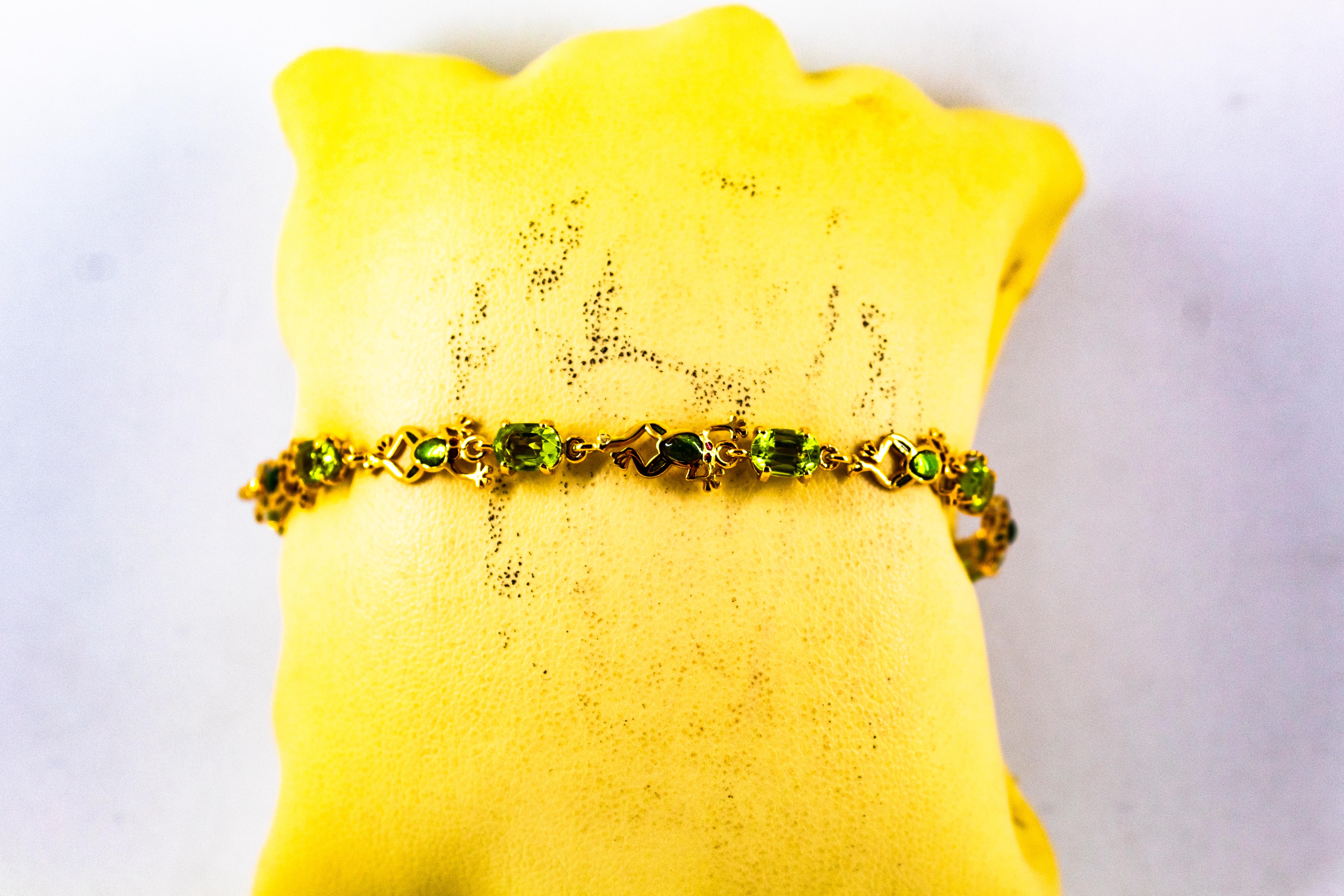 Bracelet « Frog » de style Art nouveau en or jaune et émail avec péridots taille ovale de 5,40 carats en vente 6