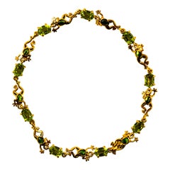 Jugendstil-Armband „Frog“ aus Gelbgold mit 5,40 Karat Peridot im Ovalschliff