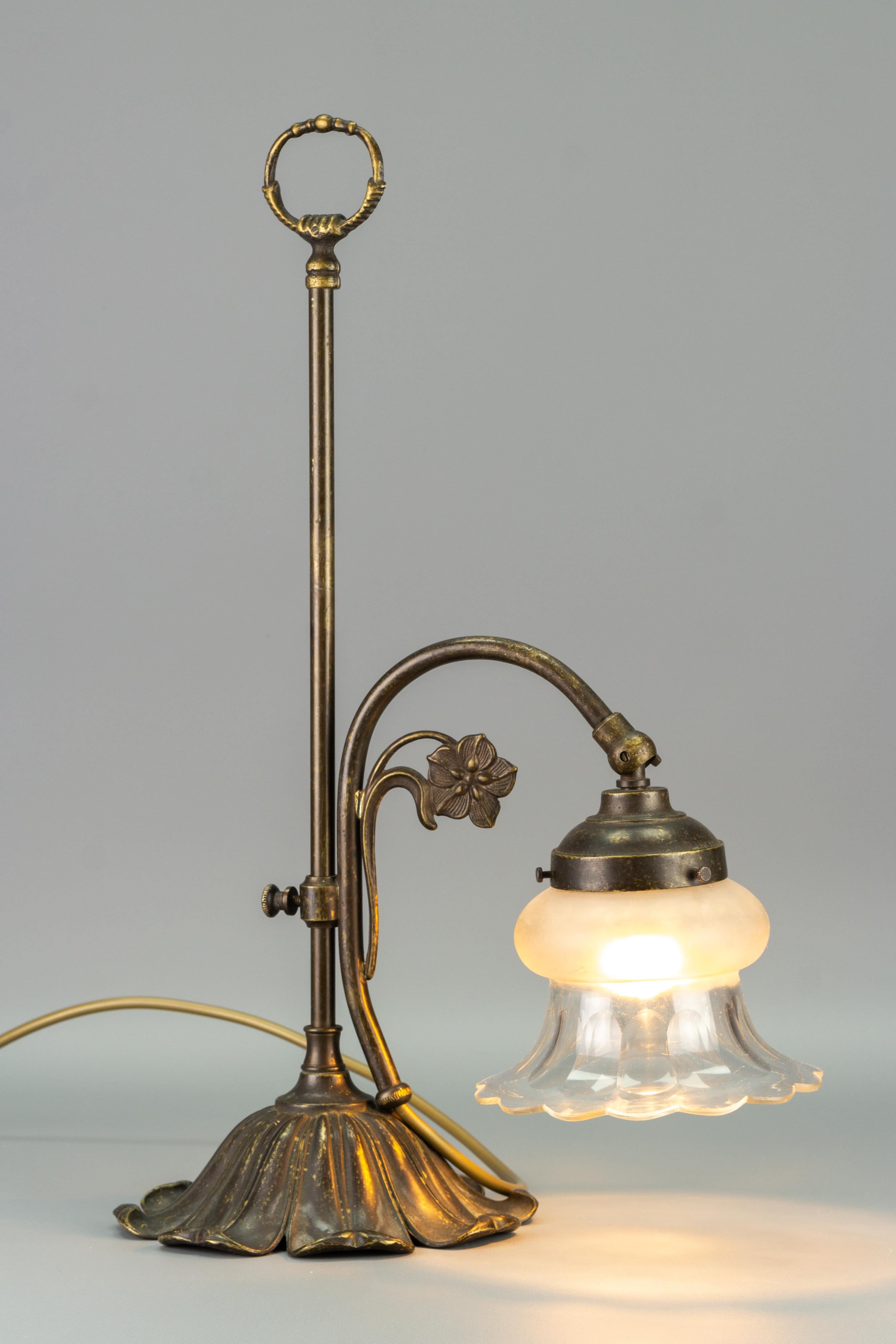 Art Nouveau Style Adjustable Height Brass and Glass Table Lamp In Good Condition In Barntrup, DE