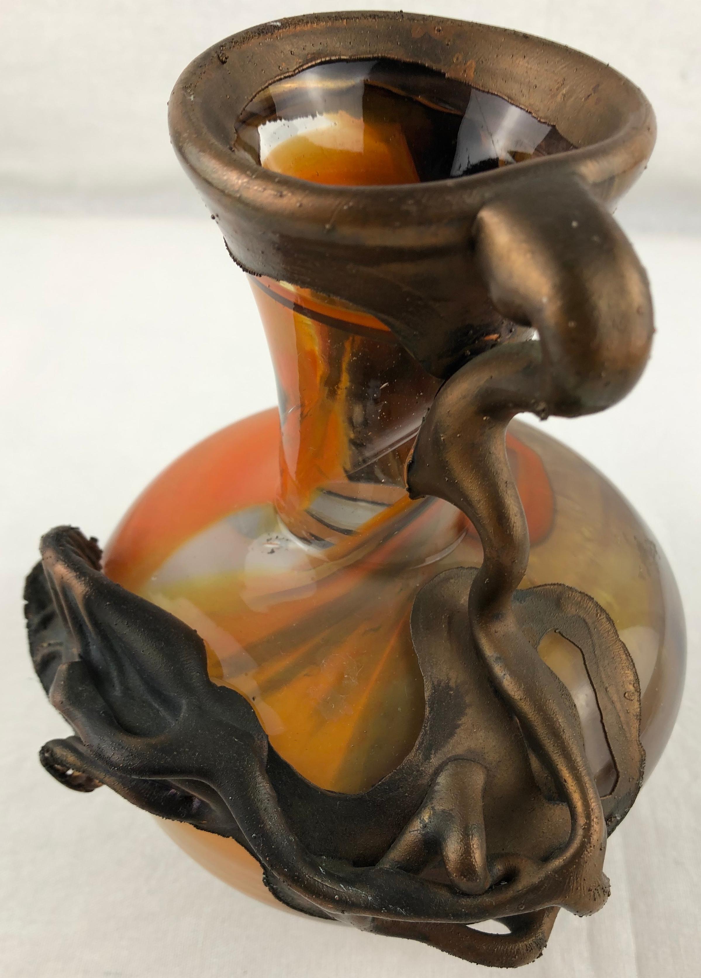 Franzsische Vase aus Kunstglas im Art nouveau-Stil, signiert im Angebot 1