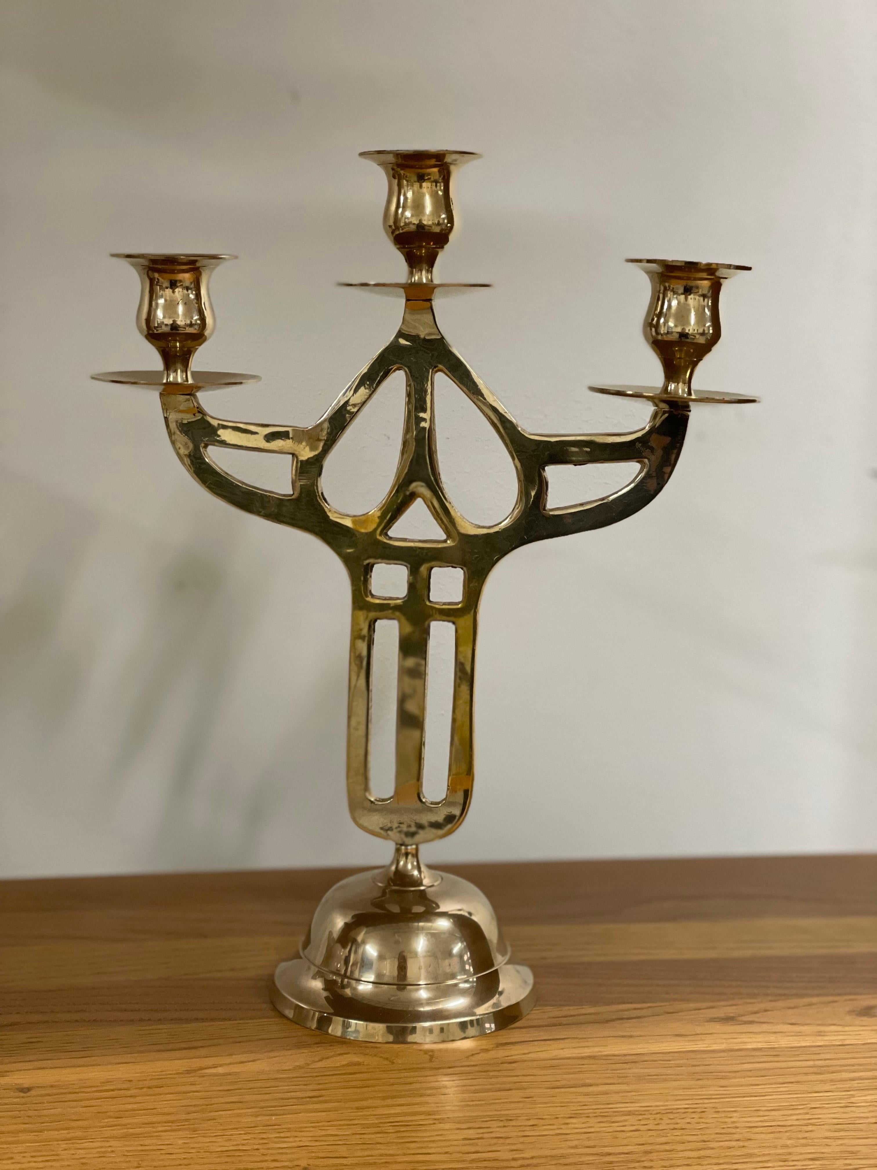 Candelabro in ottone degli anni '60, in stile art nouvear.