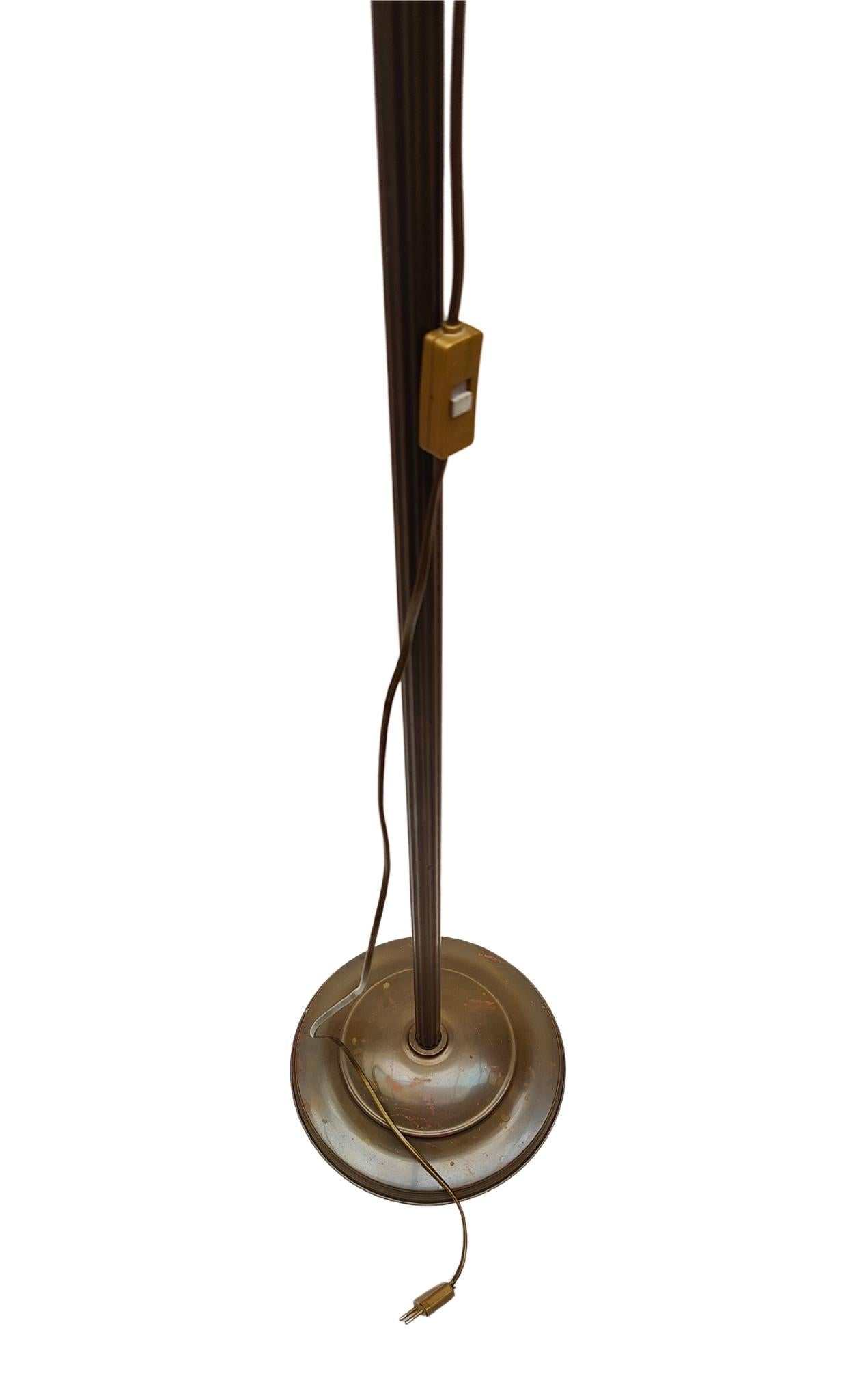 Art Nouveau Style Brass Floor Lamp In Good Condition For Sale In Darmstadt, DE