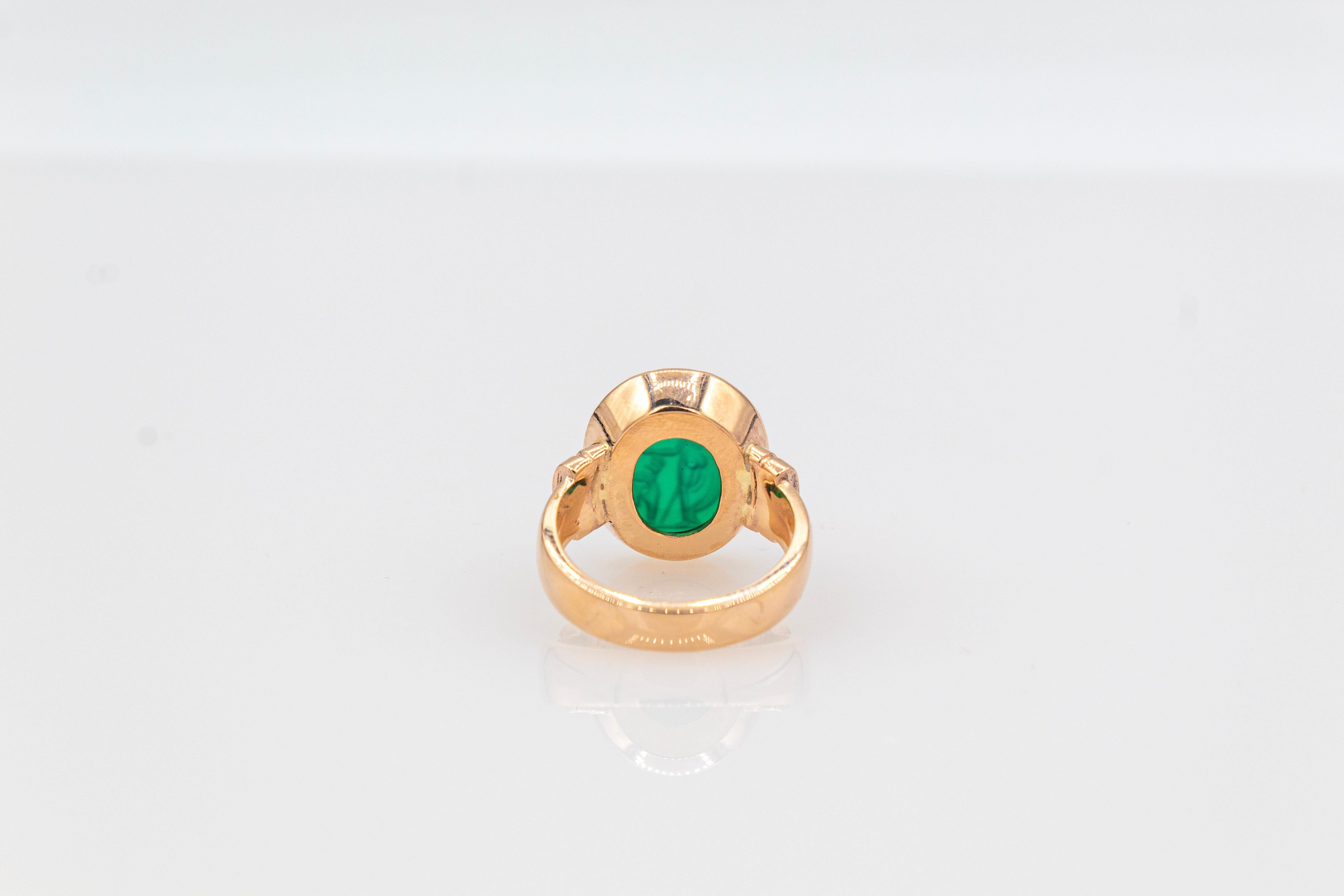 Art Nouveau Style Carved Green Carnelian Yellow Gold Cocktail Ring 4
