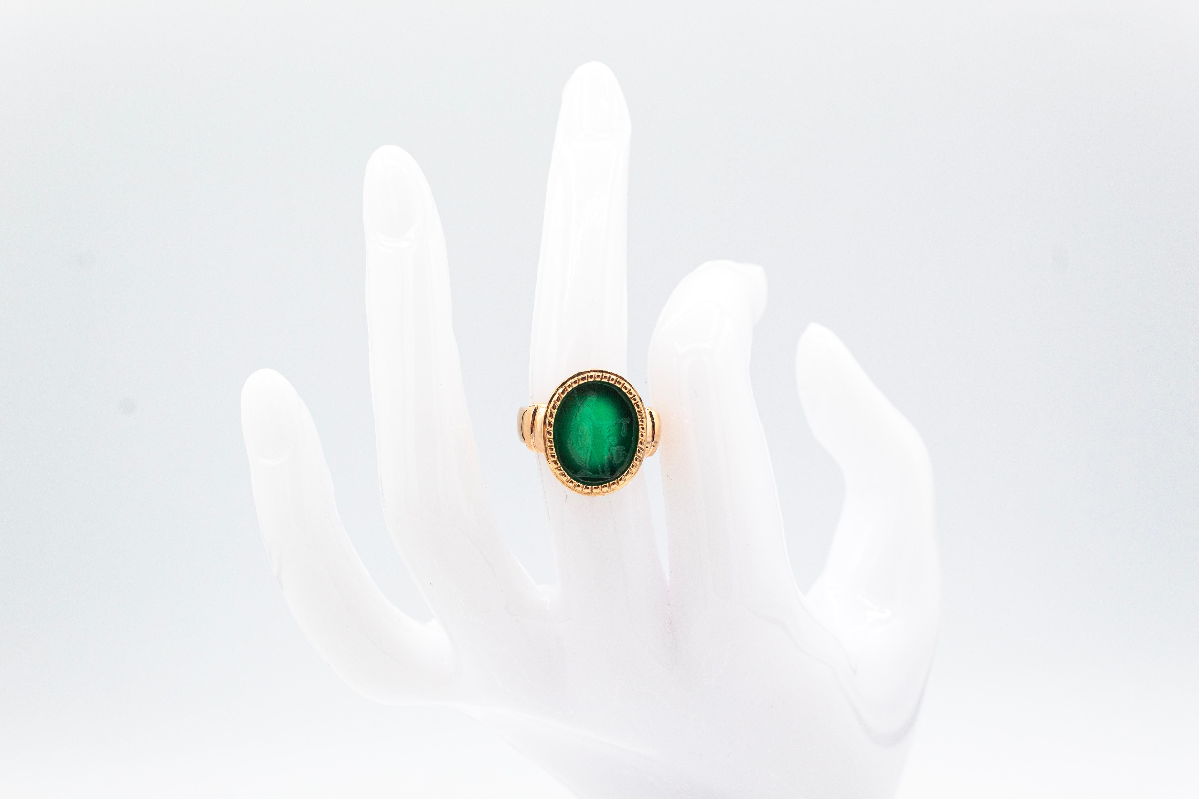 Art Nouveau Style Carved Green Carnelian Yellow Gold Cocktail Ring 5