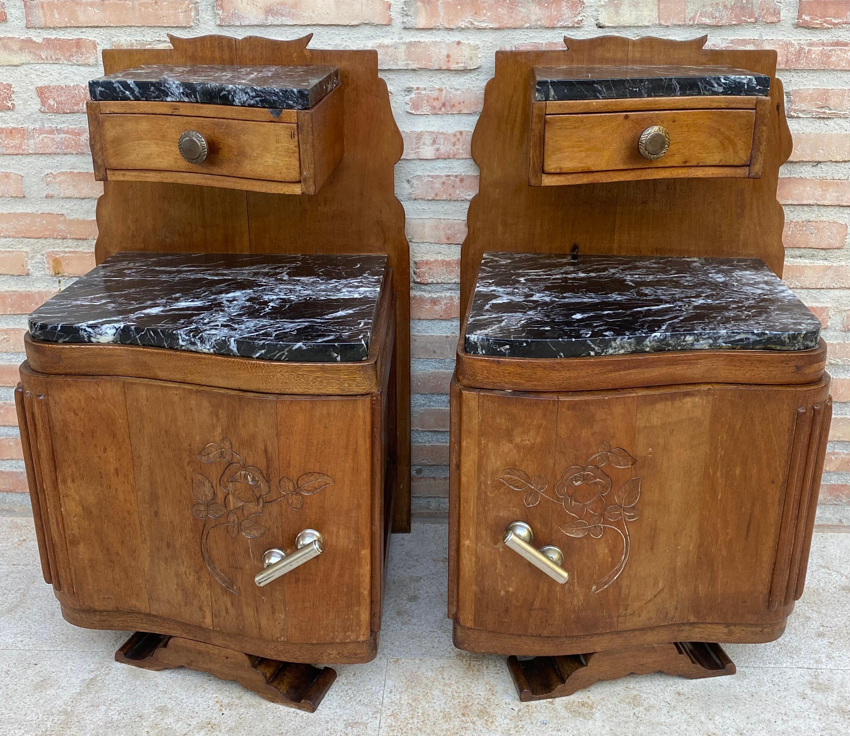 Art Nouveau Style Carved Nightstands or Bedside Tables with Marble Top, 1930, Se In Good Condition For Sale In Miami, FL