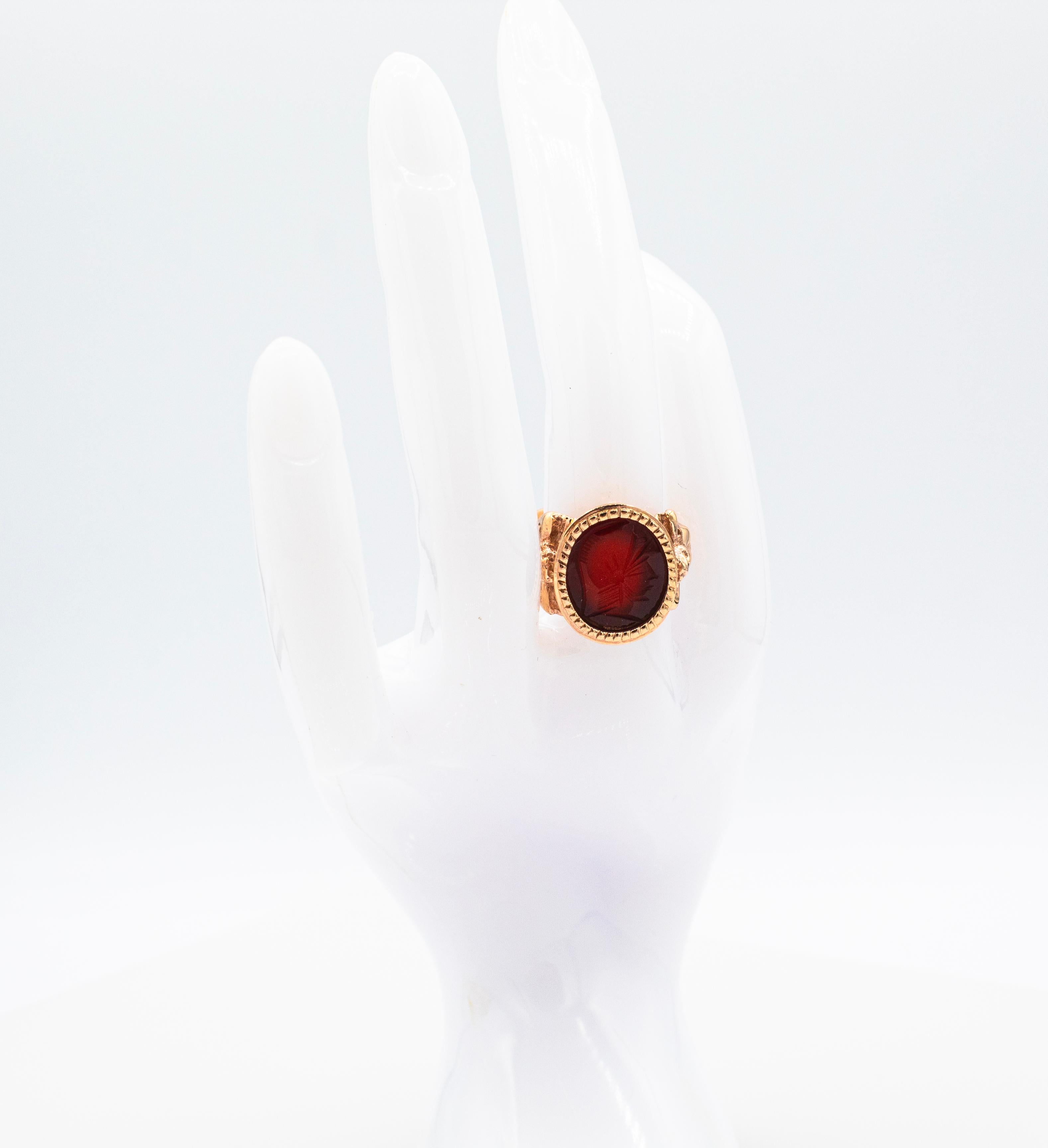 Anillo de Cóctel de Oro Amarillo con Cornalina Roja Tallada Estilo Art Nouveau en venta 5