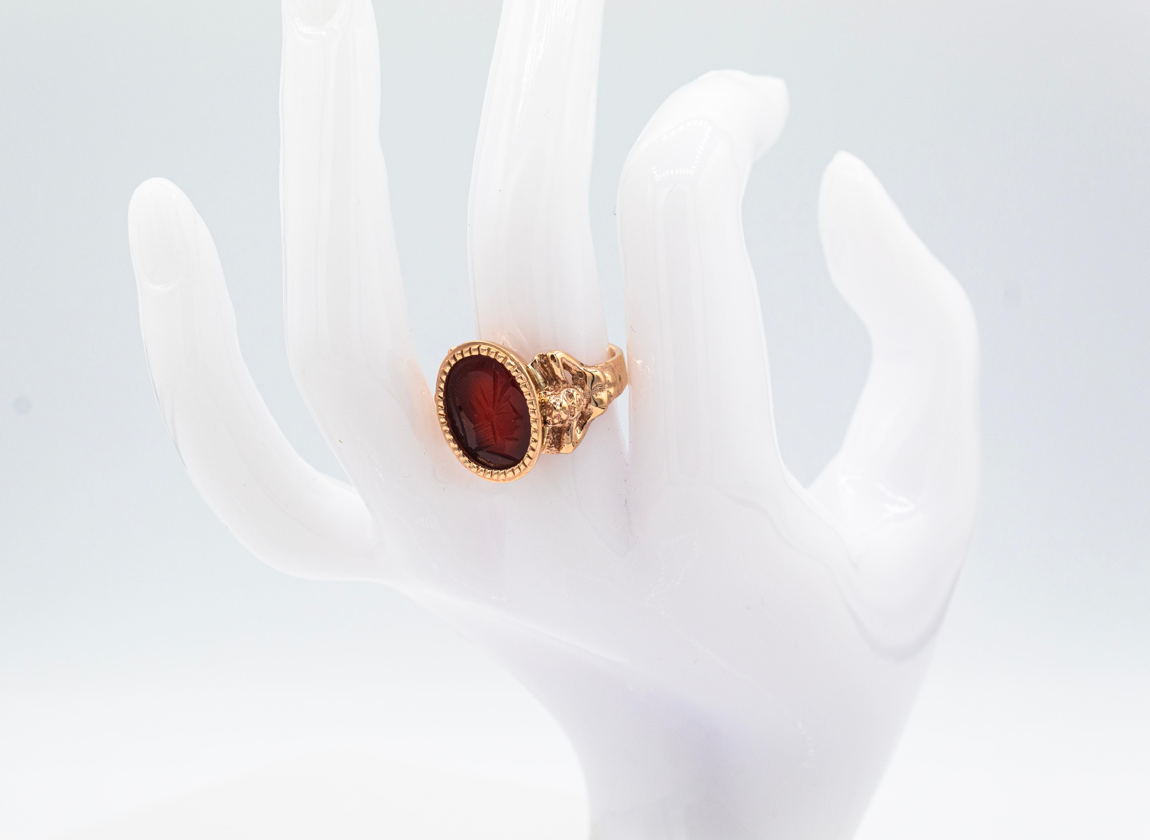 Anillo de Cóctel de Oro Amarillo con Cornalina Roja Tallada Estilo Art Nouveau en venta 6