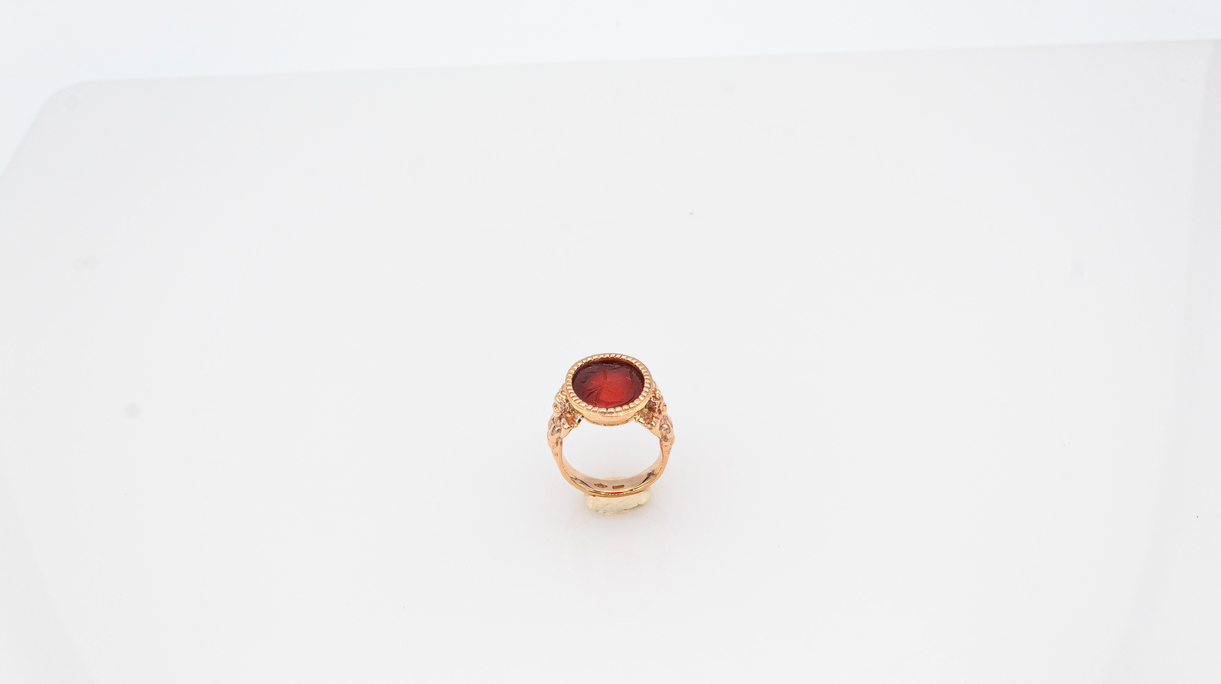 Anillo de Cóctel de Oro Amarillo con Cornalina Roja Tallada Estilo Art Nouveau en Nuevo estado para la venta en Naples, IT