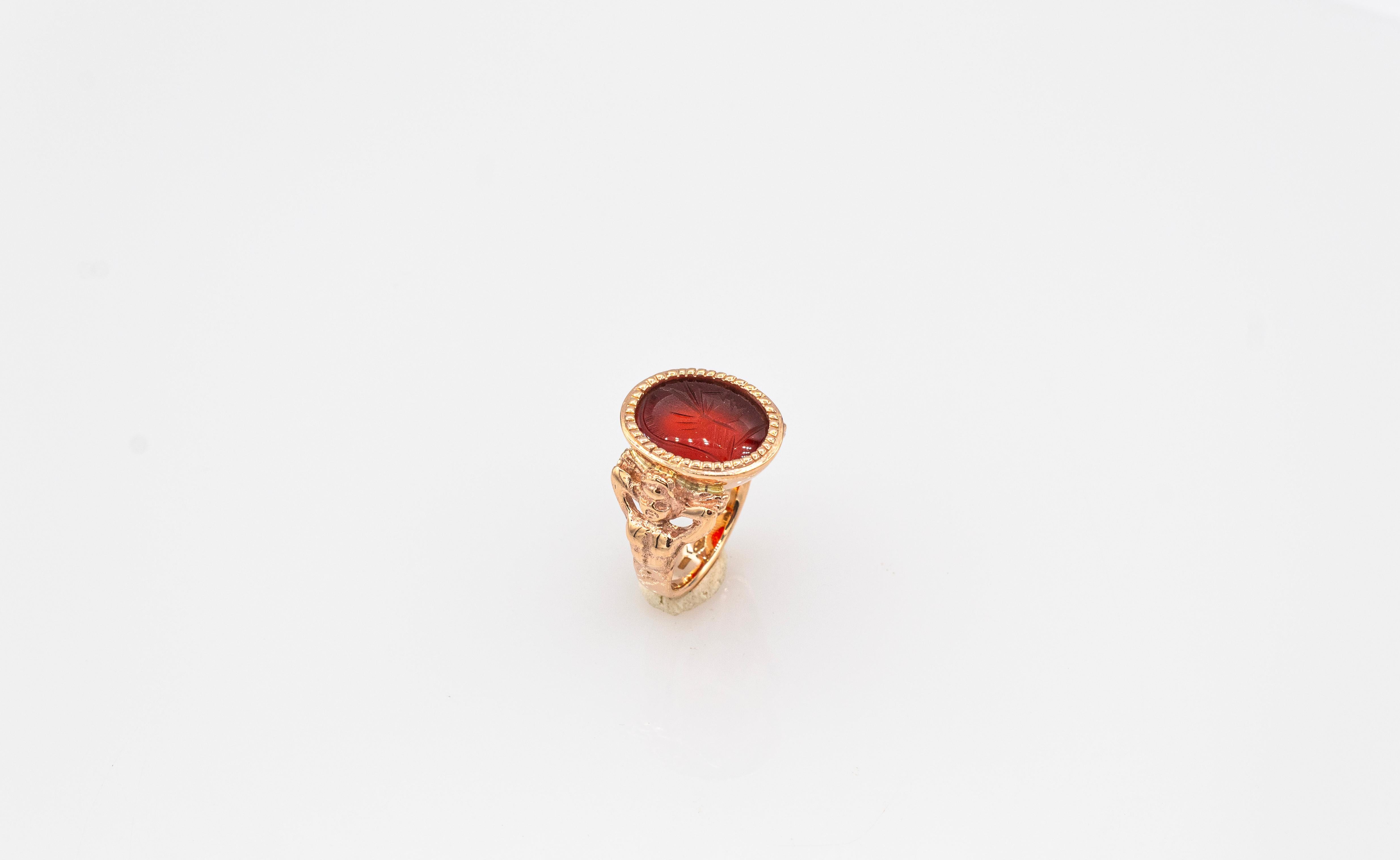 Femenino o masculino Anillo de Cóctel de Oro Amarillo con Cornalina Roja Tallada Estilo Art Nouveau en venta