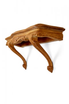 Scaffale da parete in legno intagliato in stile Art Carved