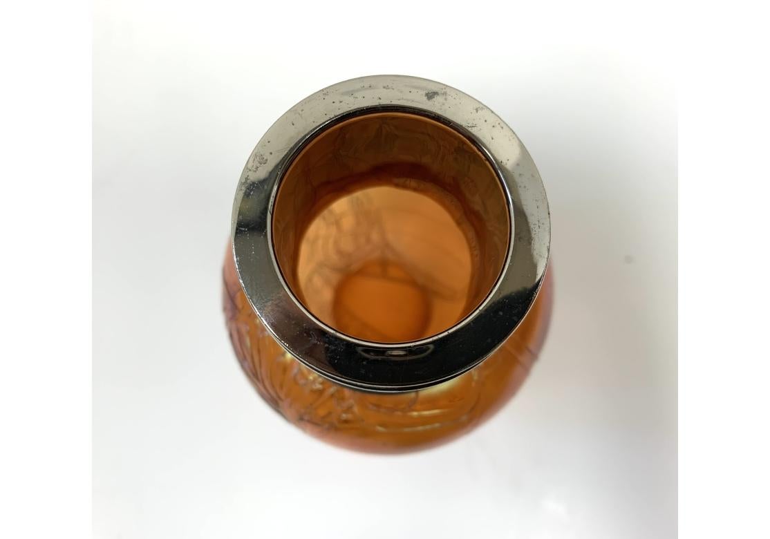 Vaso di vetro colorato in stile Art Nouveau con coperchio in silverplate in vendita 4