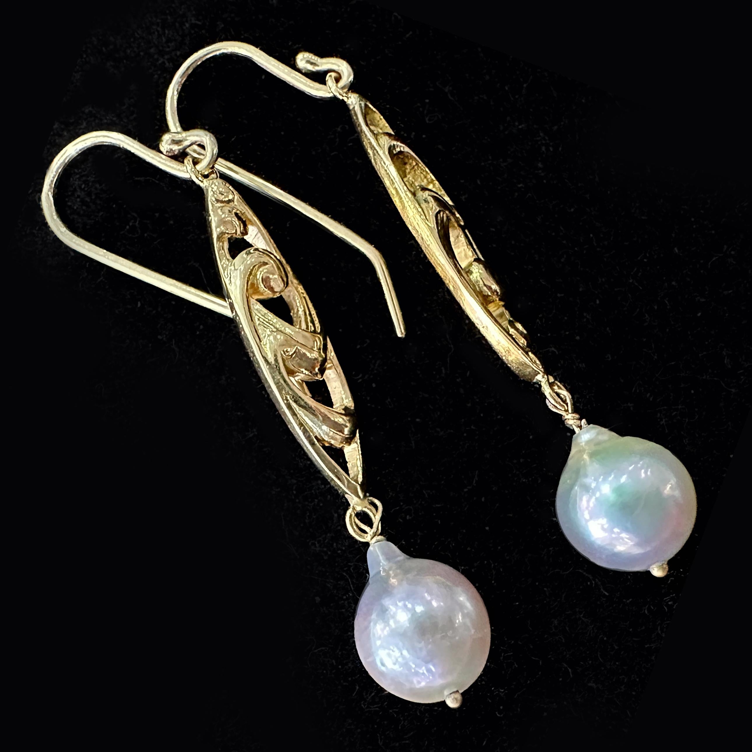 Art Nouveau-Style Dangle Earrings in 18 Karat Gold with Silver Akoya Pearls In Excellent Condition For Sale In Sherman Oaks, CA