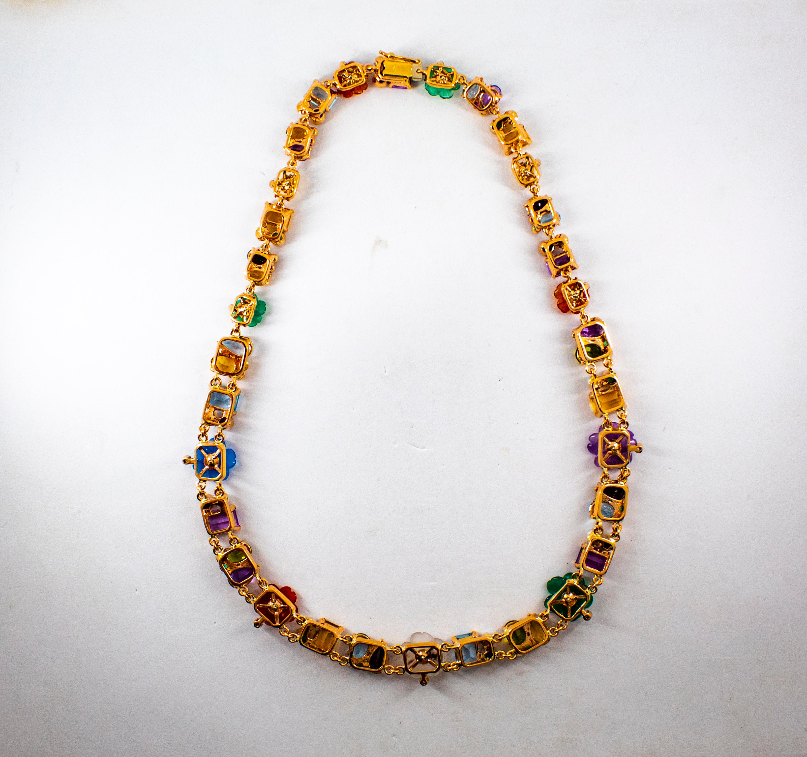 Collier fleurs de style Art nouveau en or jaune avec diamants, rubis, émeraudes et saphirs en vente 8