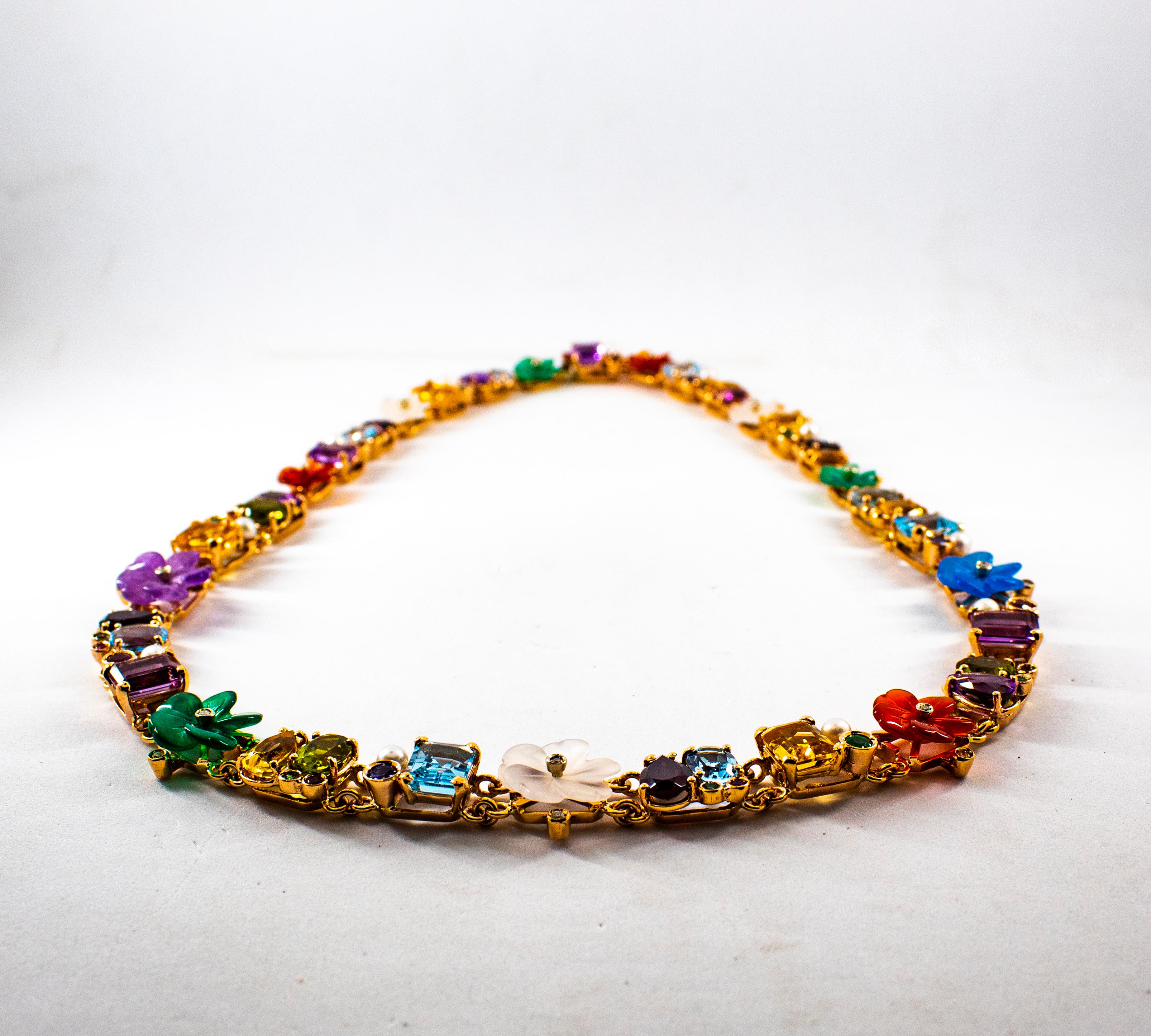 Collier fleurs de style Art nouveau en or jaune avec diamants, rubis, émeraudes et saphirs Neuf - En vente à Naples, IT