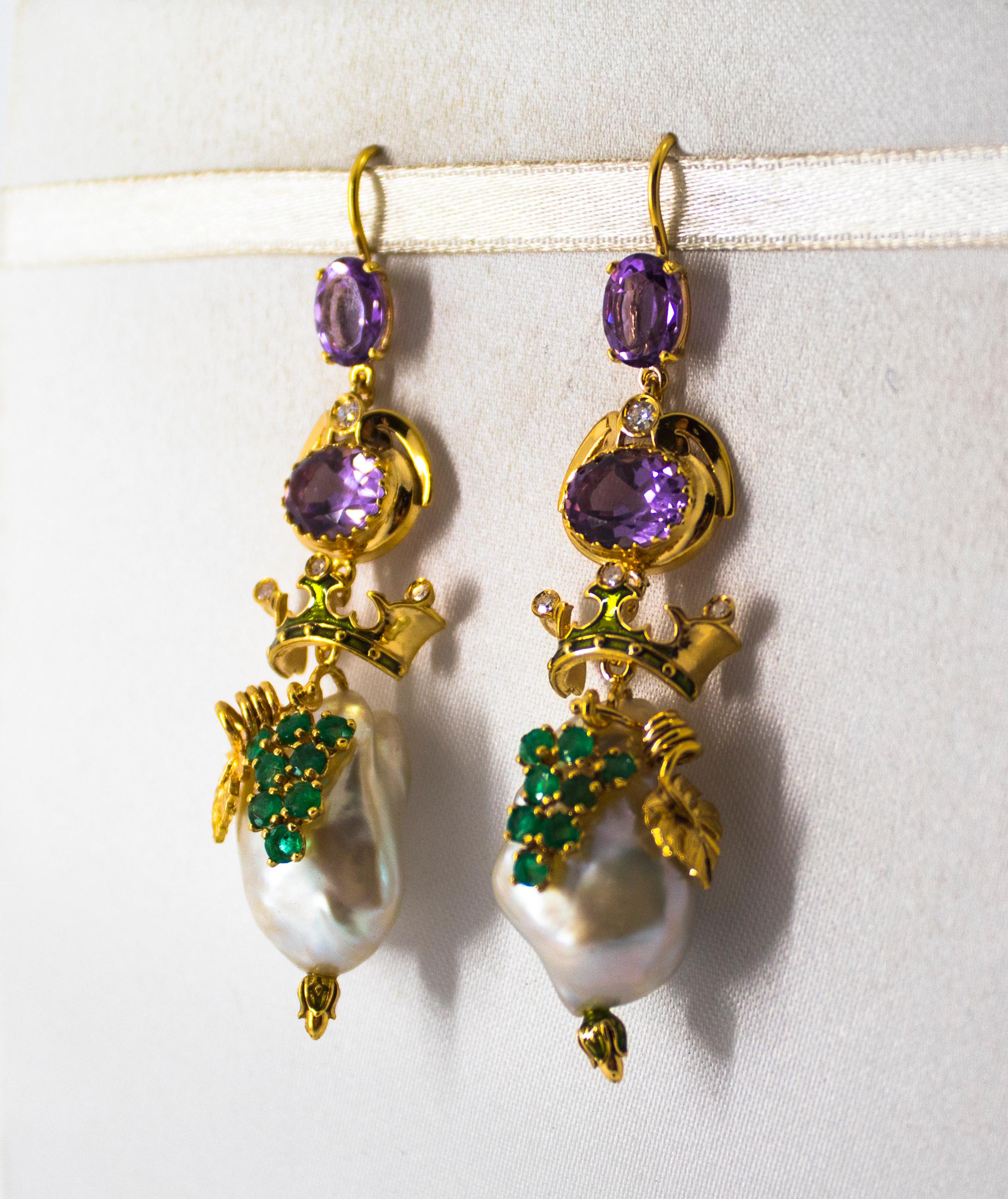 Orecchini a goccia in stile Art Nouveau con smeraldo, ametista, perla e diamante bianco in oro giallo In condizioni Nuovo in vendita a Naples, IT
