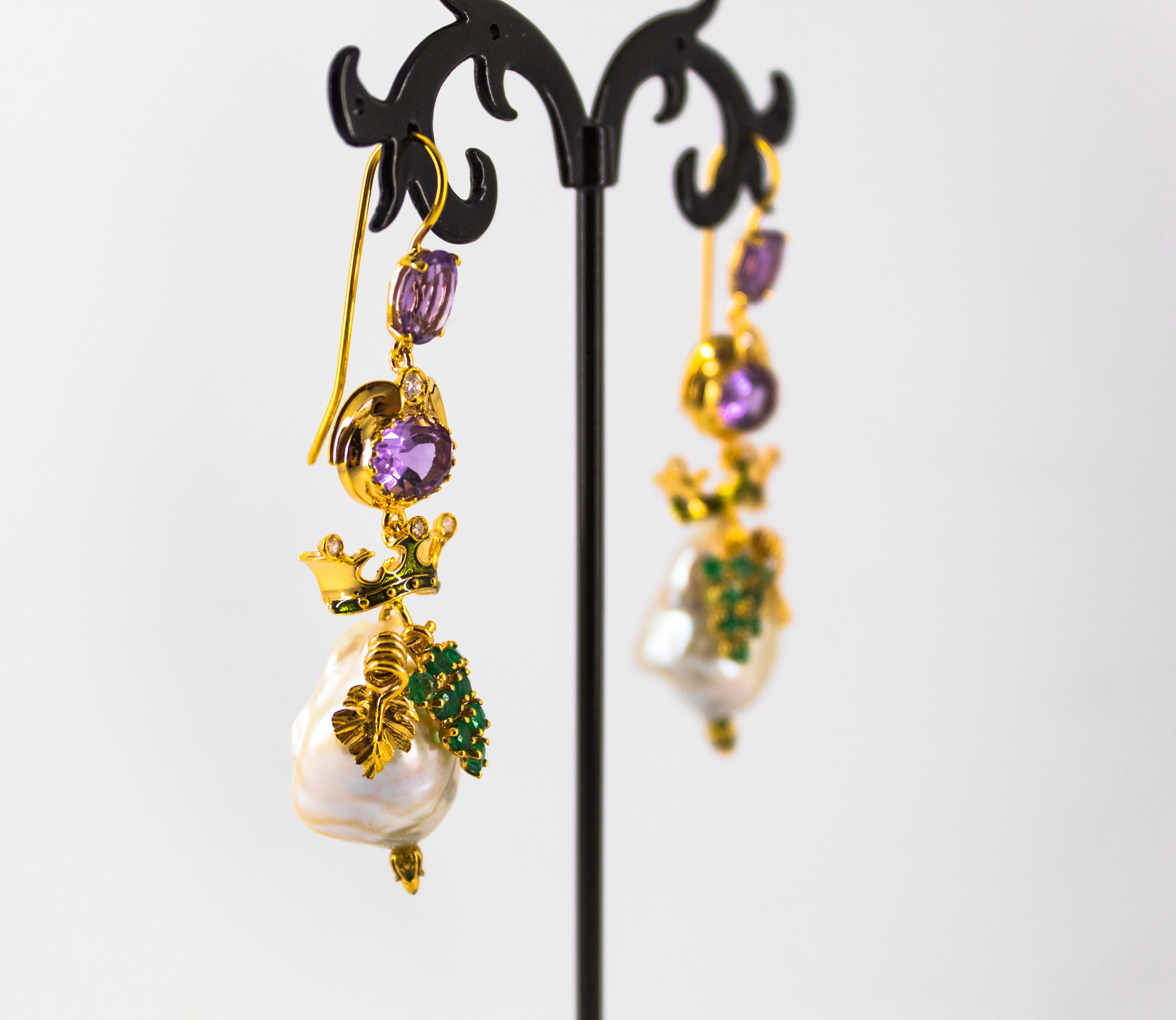 Orecchini a goccia in stile Art Nouveau con smeraldo, ametista, perla e diamante bianco in oro giallo in vendita 2
