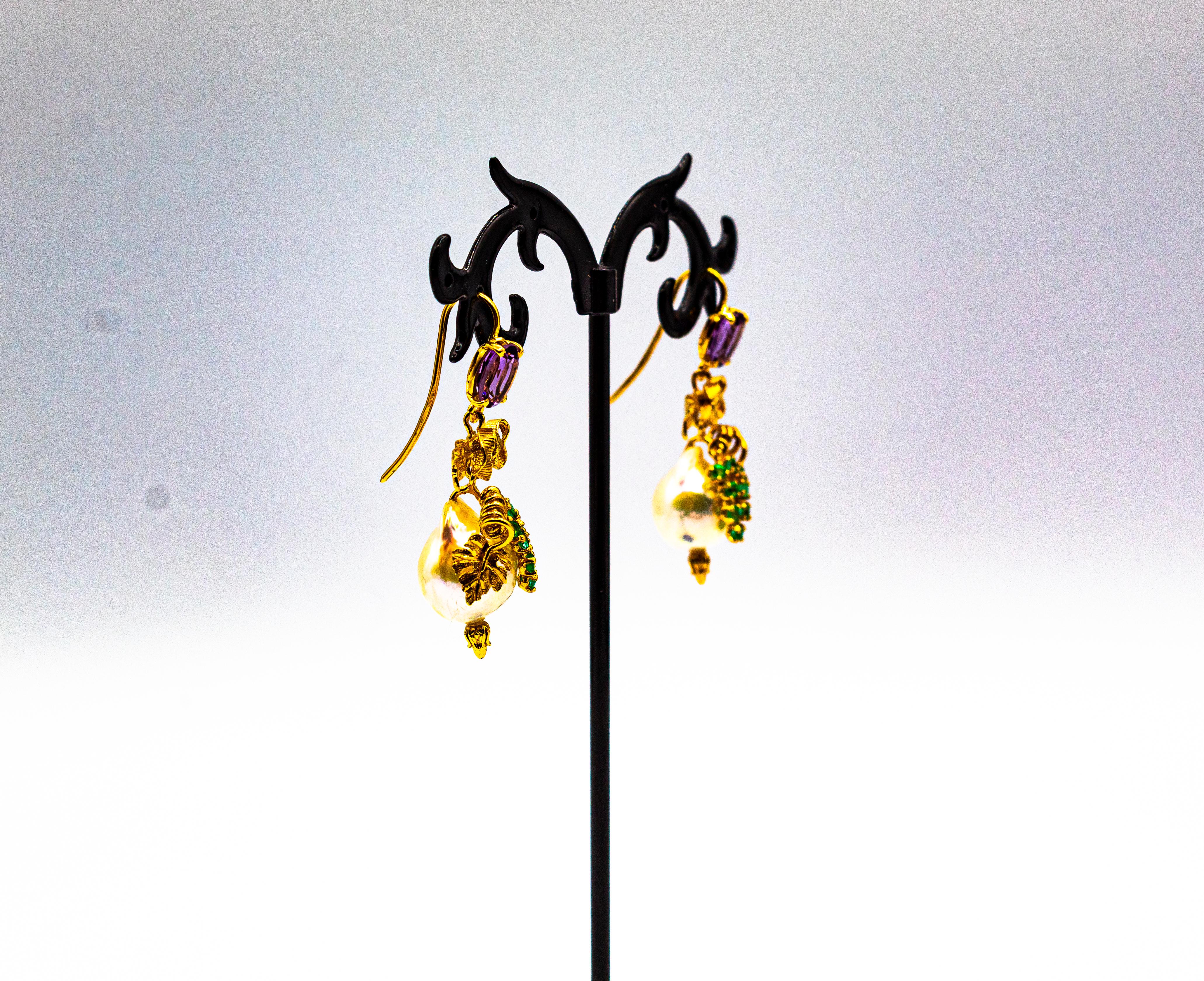 Orecchini a goccia in stile Art Nouveau con smeraldo e ametista e perla in oro giallo in vendita 2