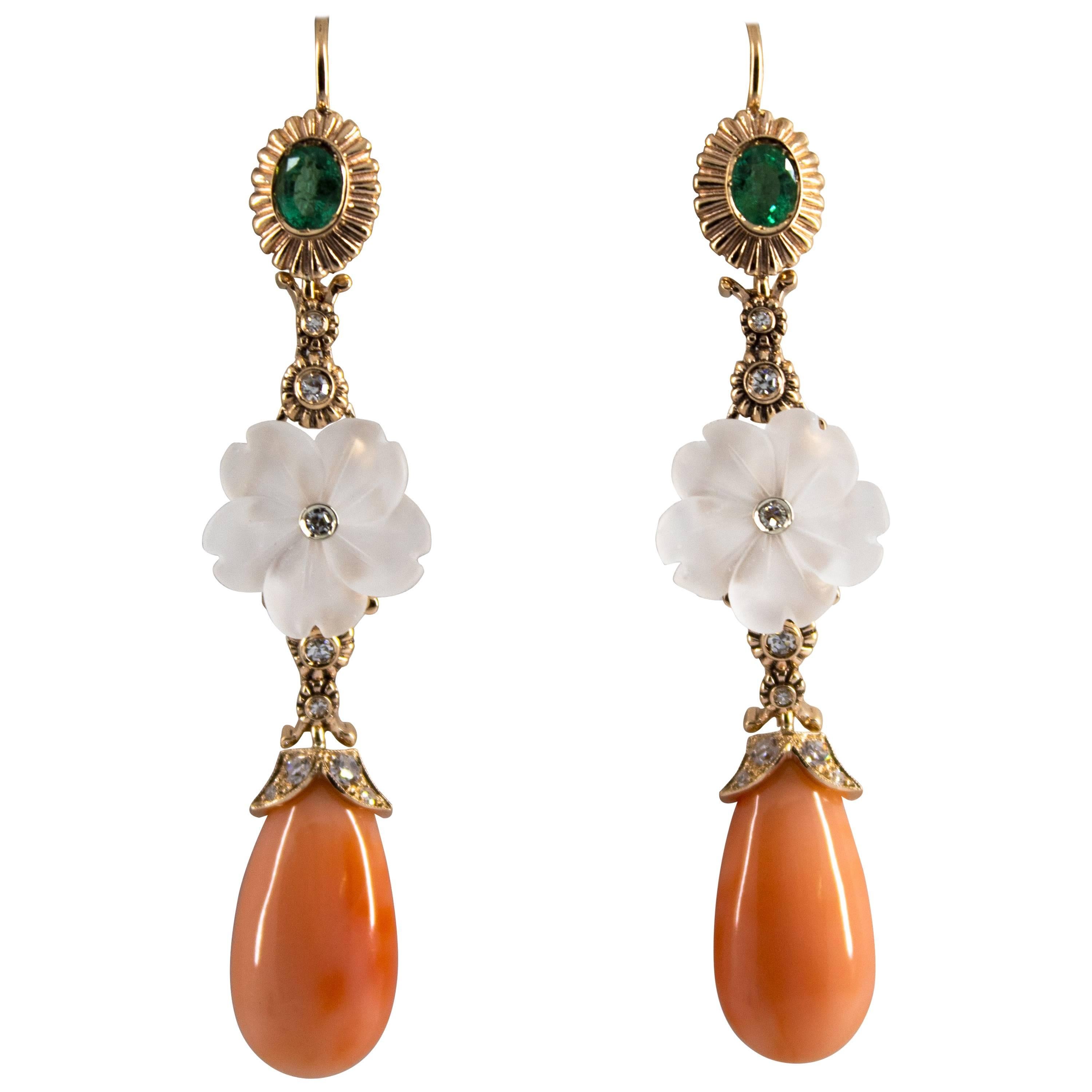 Boucles d'oreilles en or jaune de style Art Nouveau avec émeraude, corail, cristal de roche et diamant blanc