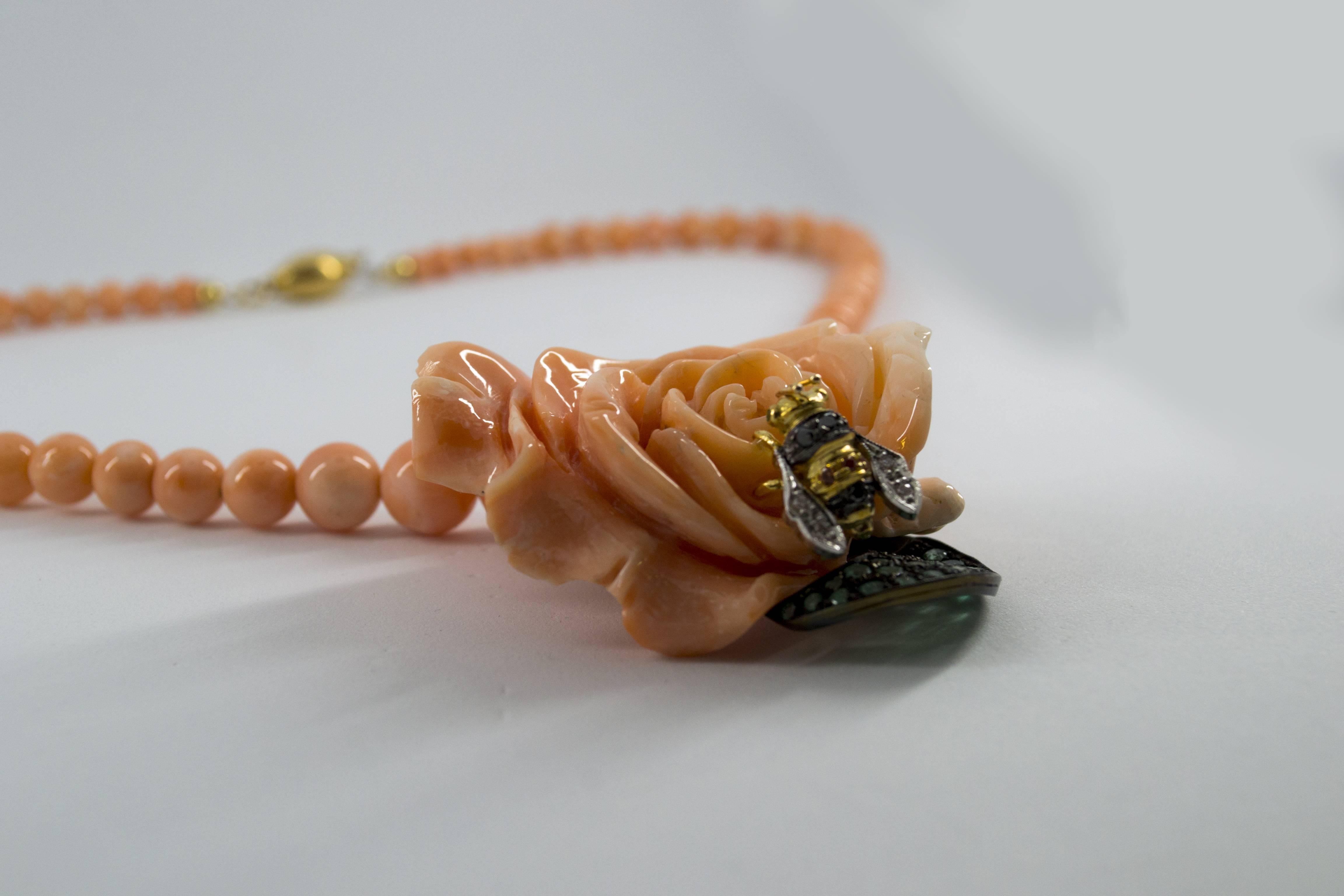 Art Nouveau Style Emerald Diamond Pink Coral Yellow Gold Bee on Flower Necklace For Sale 1