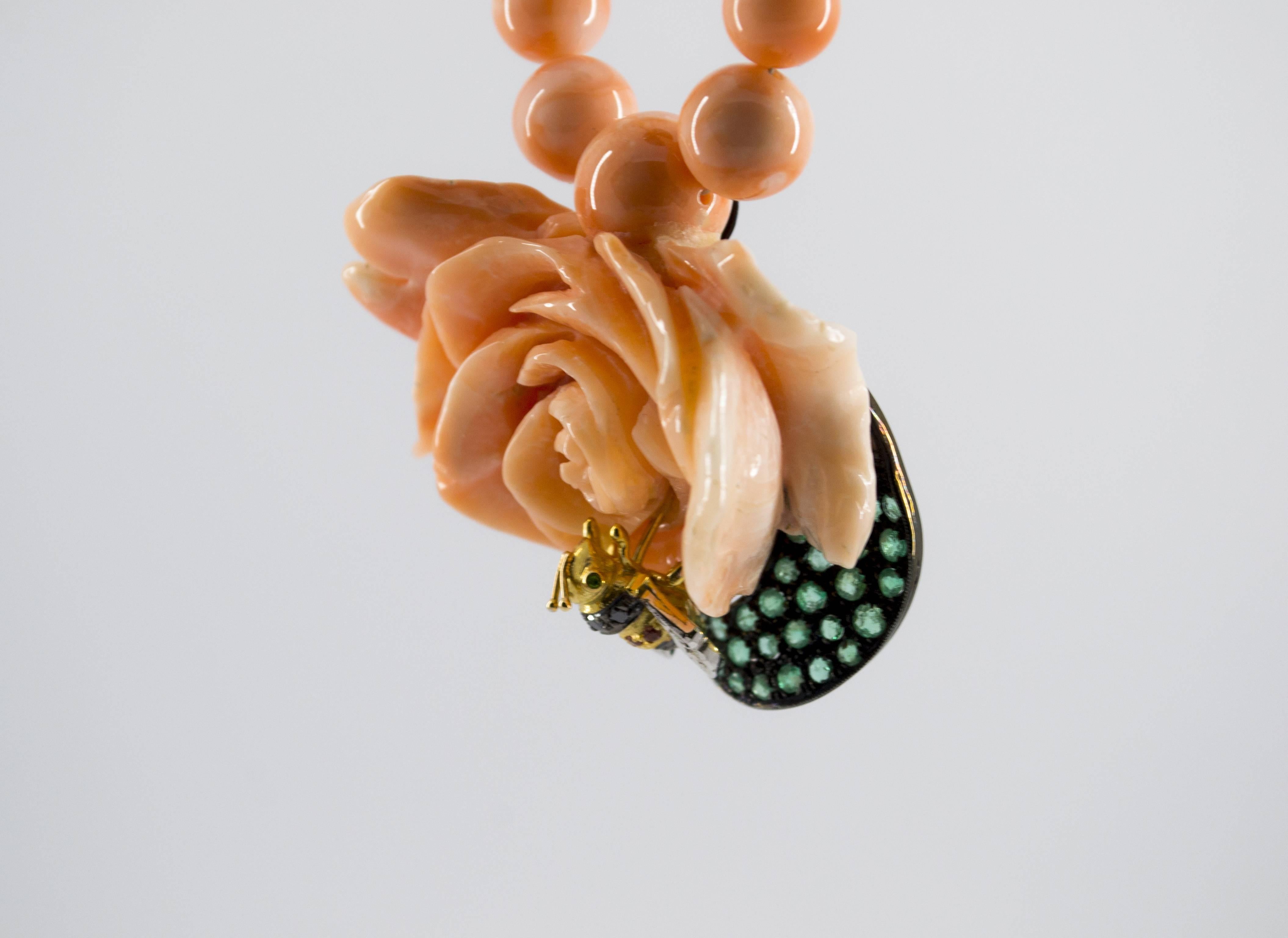 Halskette im Jugendstil, Smaragd, Diamant, rosa Koralle, Gelbgold, Biene auf Blume im Angebot 2