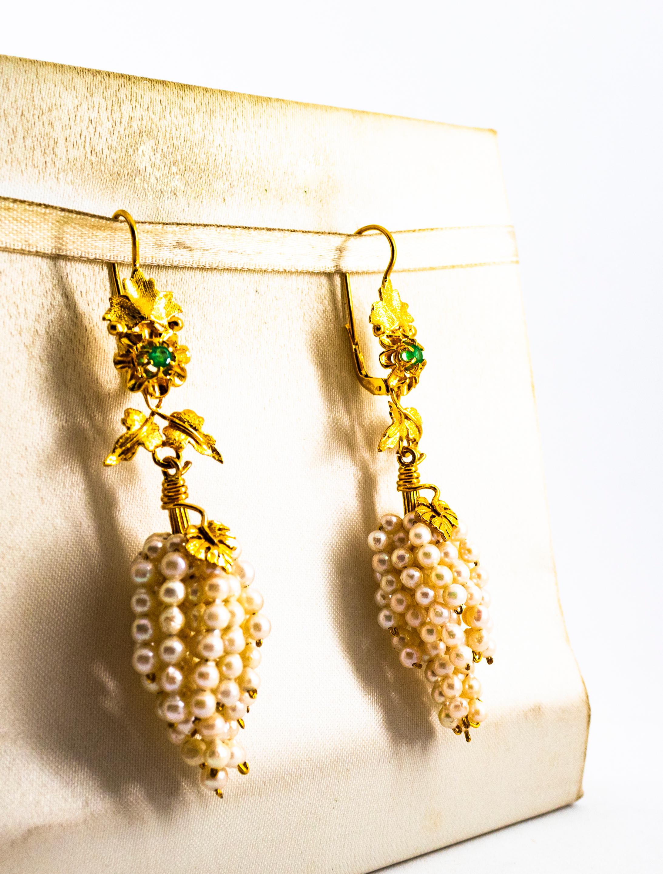 Jugendstil Smaragd-Perlen-Gelbgold-Tropfen-Ohrringe mit Klappbrisur (Brillantschliff) im Angebot