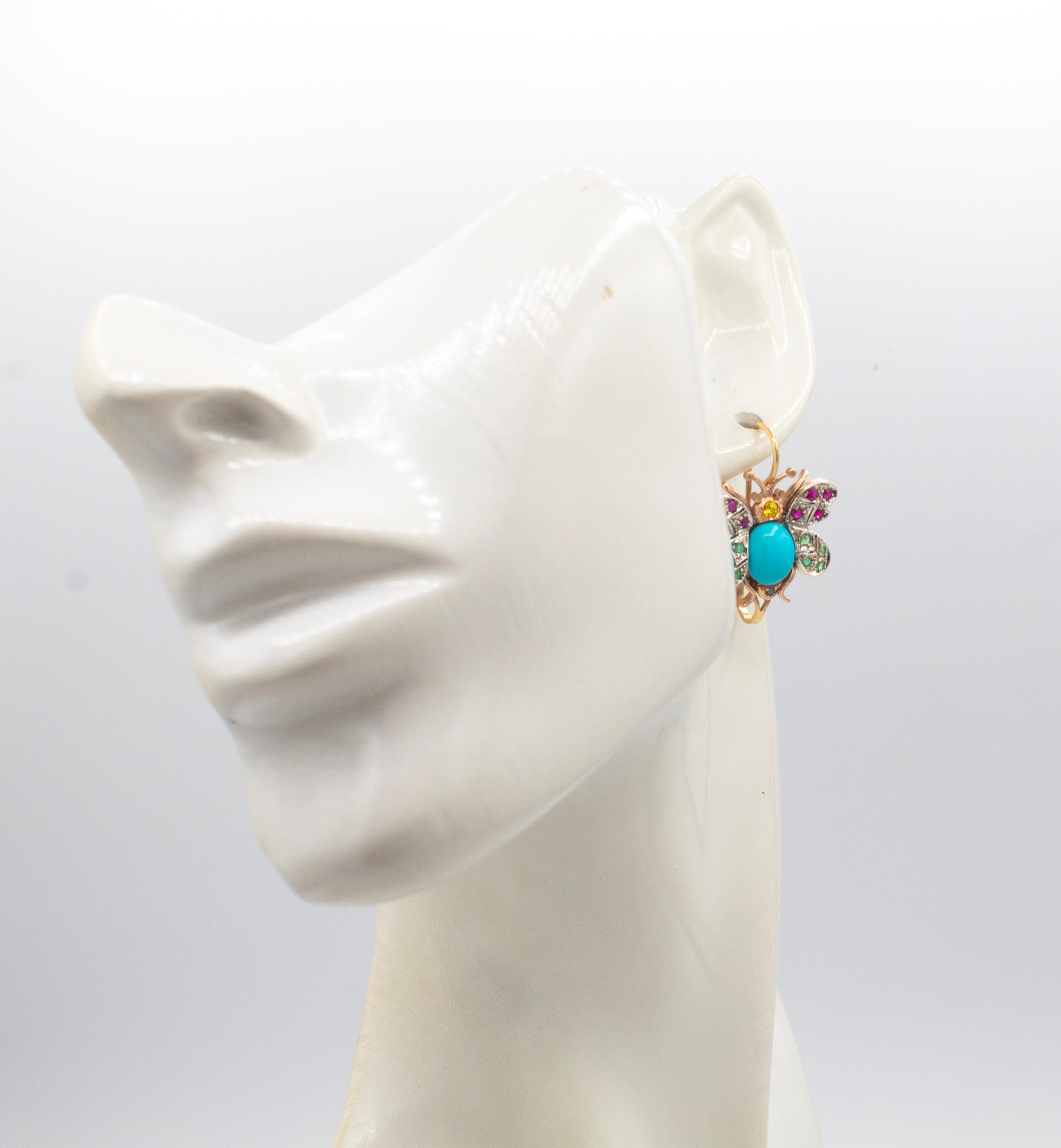 Boucles d'oreilles papillon de style Art nouveau en or jaune, émeraude, rubis, saphir, turquoise en vente 5