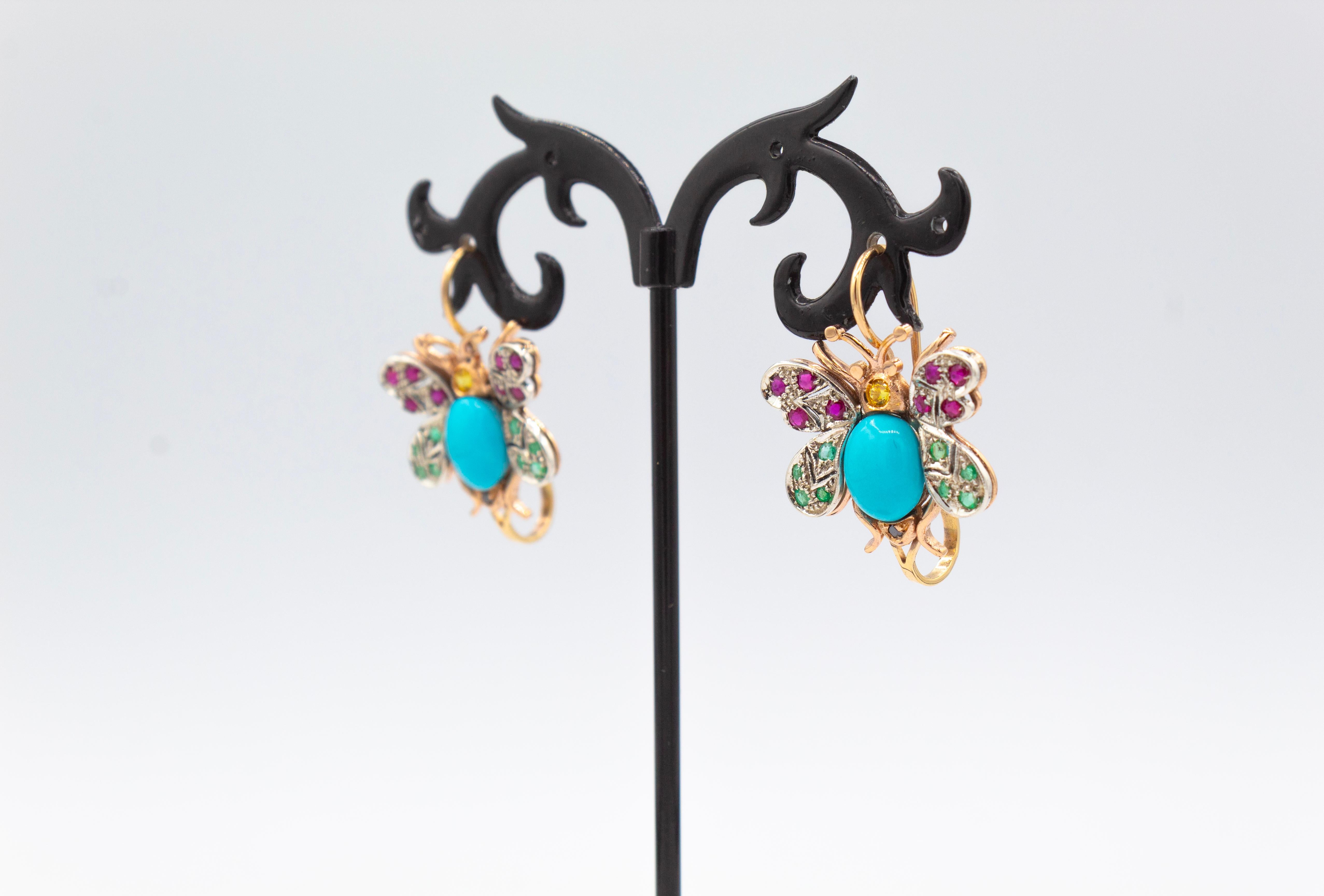 Boucles d'oreilles papillon de style Art nouveau en or jaune, émeraude, rubis, saphir, turquoise en vente 1