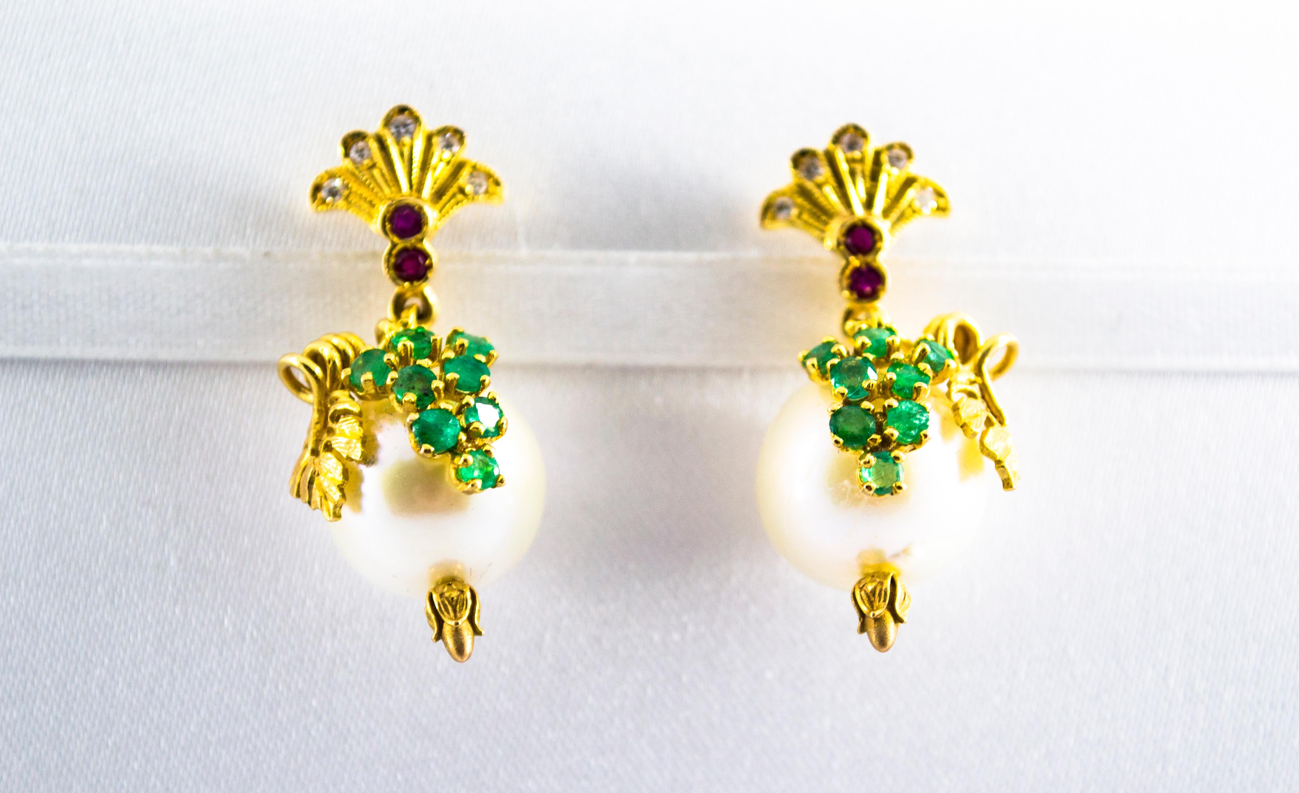 These earrings are made of 14K Yellow Gold.
They have 0.40 carats of Emeralds and Rubies, and cultured pearls.
They have also 0.15 Carats of White Diamonds.

With these earrings, Luigi Ferrara wanted to pay homage to the Roman deity Bacchus (In