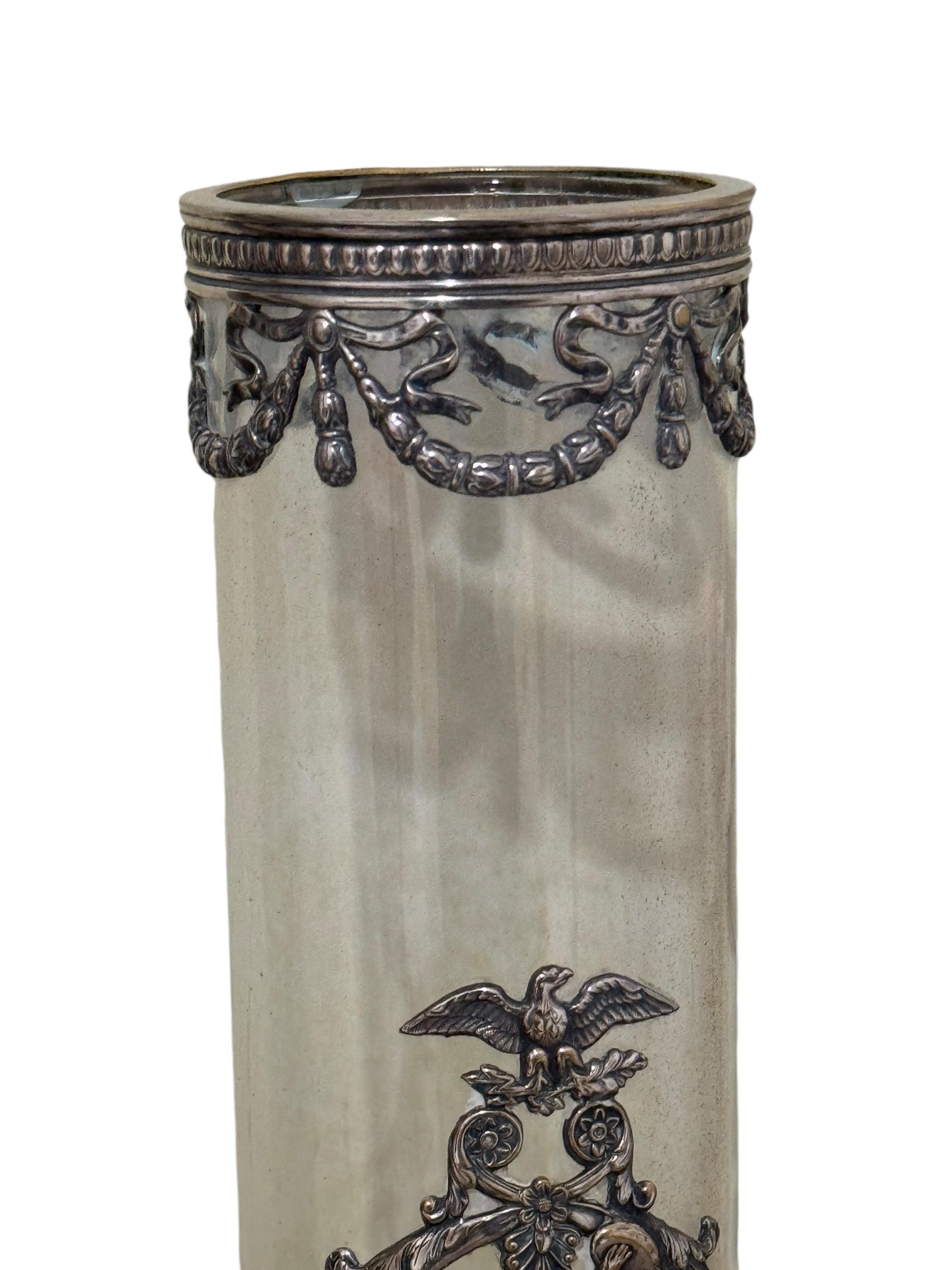 Fatto a mano Vaso di vetro in stile Art Nouveau con montature in argento, Portogallo Antico in vendita