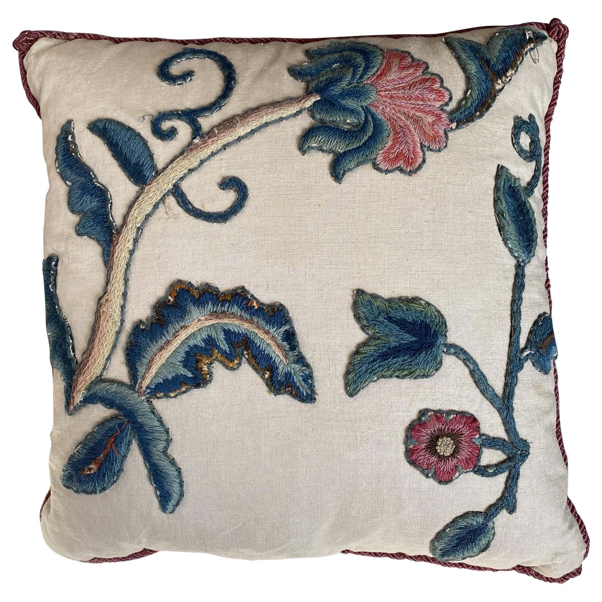 Art Nouveau Style Handbesticktes Kissen