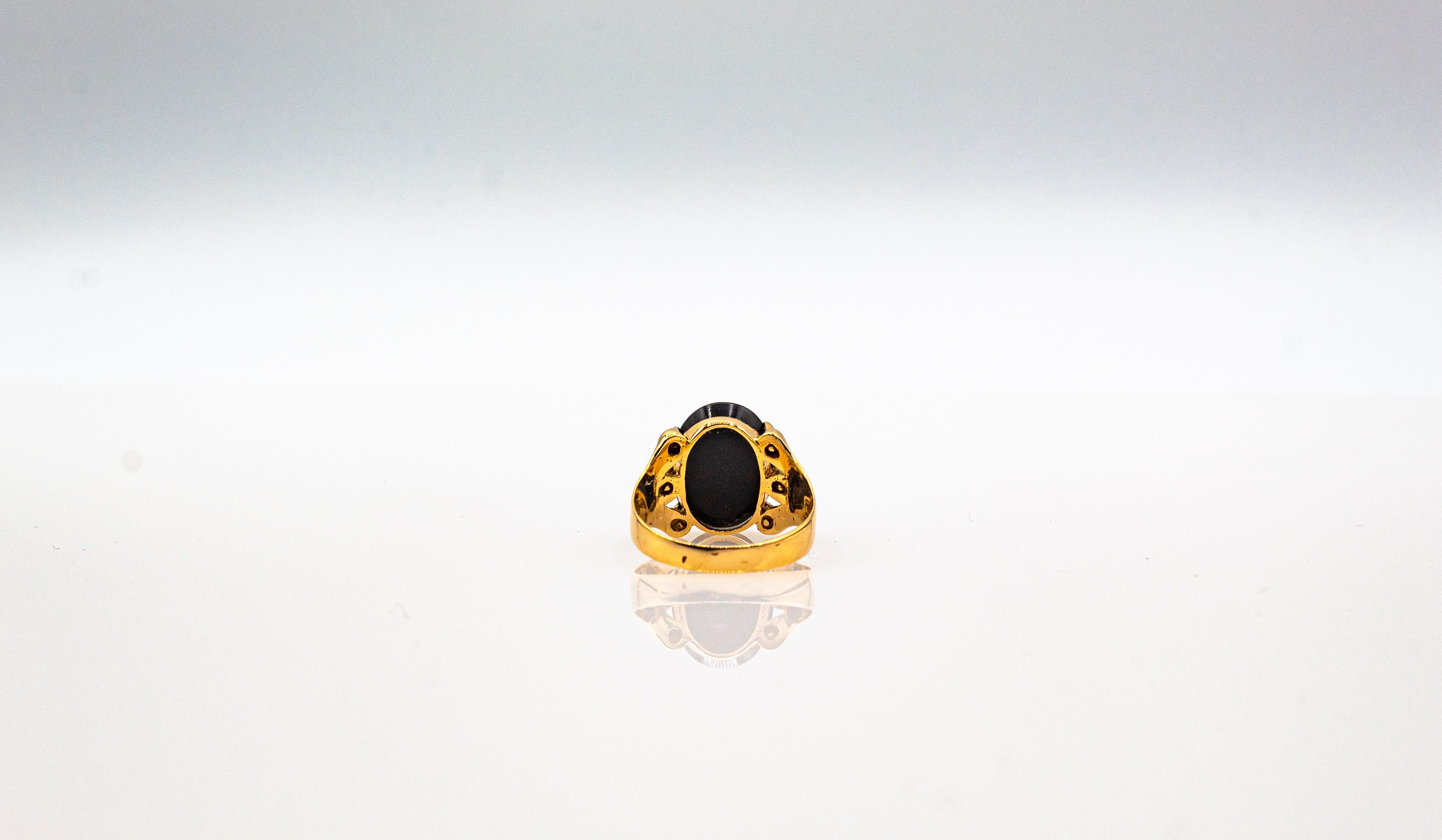 Art Nouveau Style Handcrafted Carved Onyx Yellow Gold Cocktail Ring 9