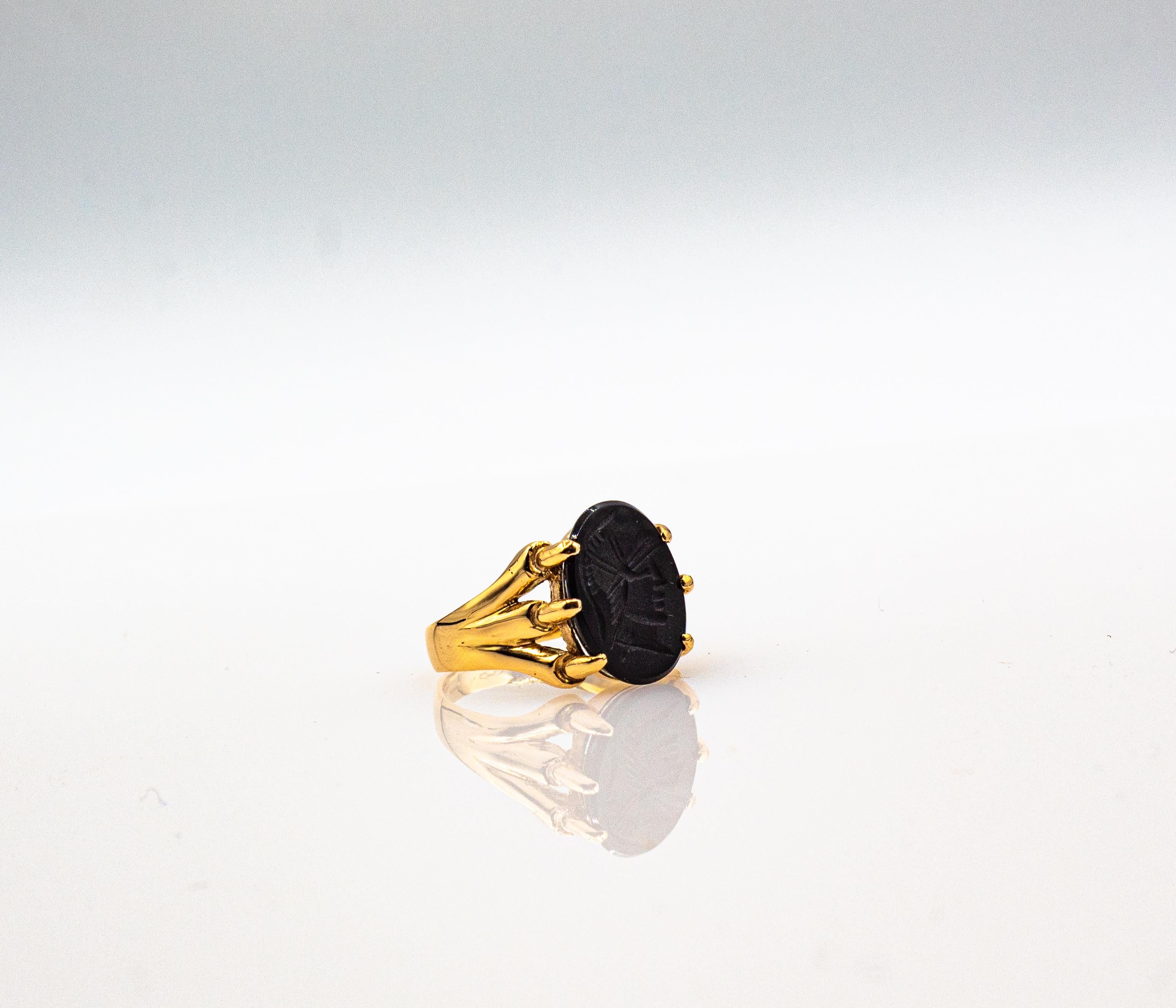 Art Nouveau Style Handcrafted Carved Onyx Yellow Gold Cocktail Ring 10