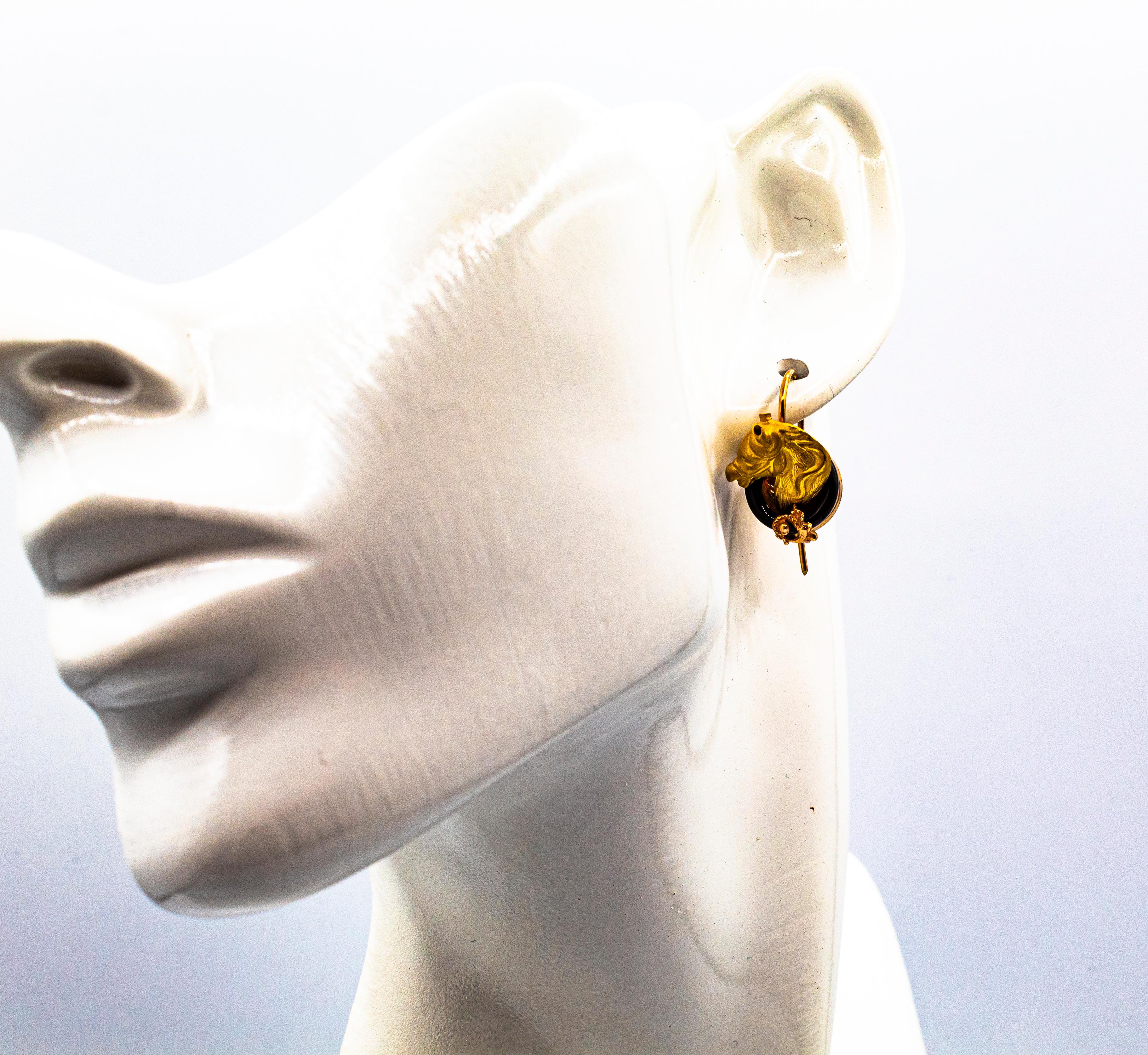 Boucles d'oreilles pendantes « Horses » en or jaune et onyx de style Art nouveau, fabriquées à la main en vente 5