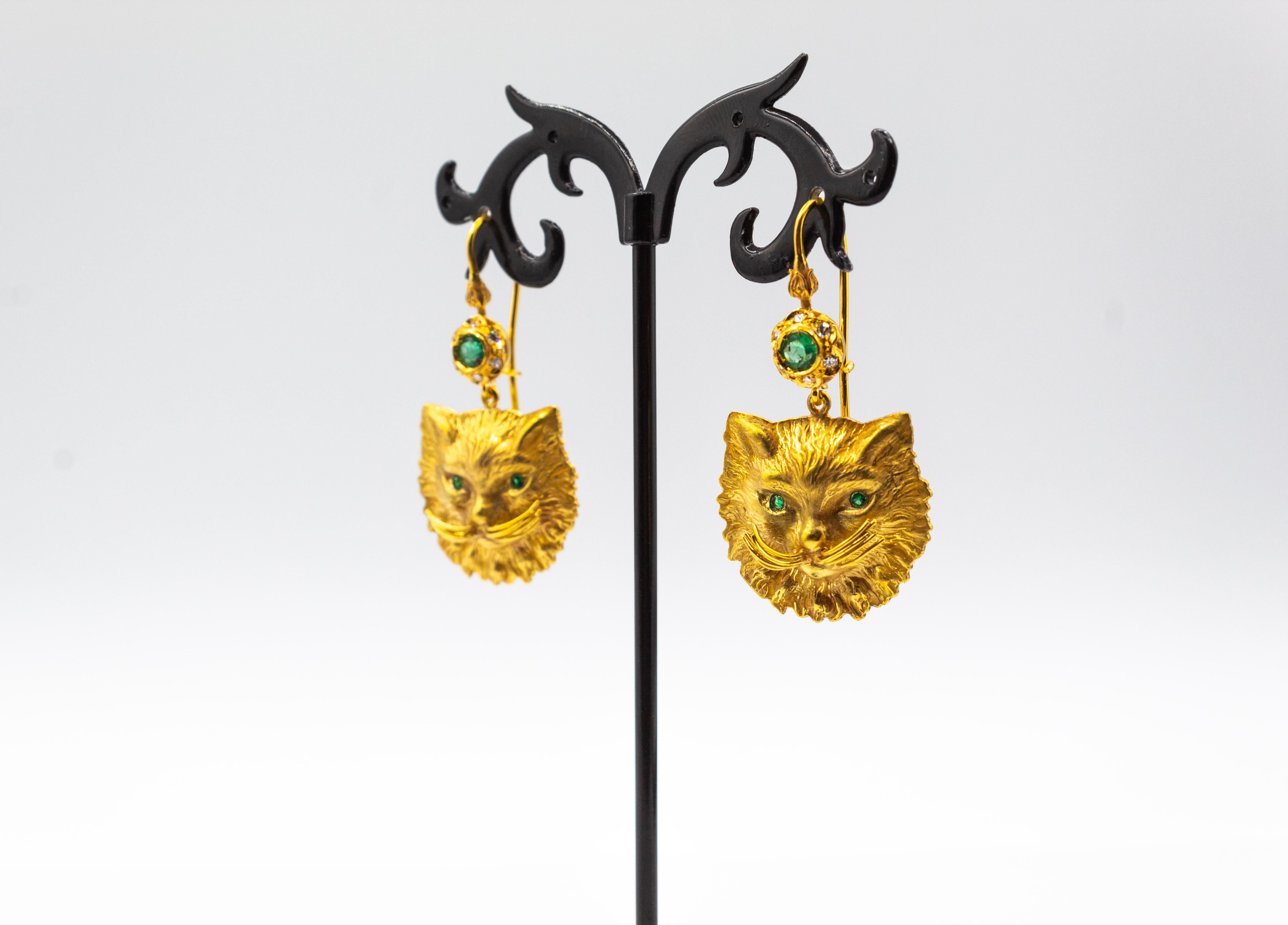Ohrringe „Cat“ im Jugendstil, handgefertigt, weißer Diamant, Smaragd, Gelbgold im Zustand „Neu“ im Angebot in Naples, IT