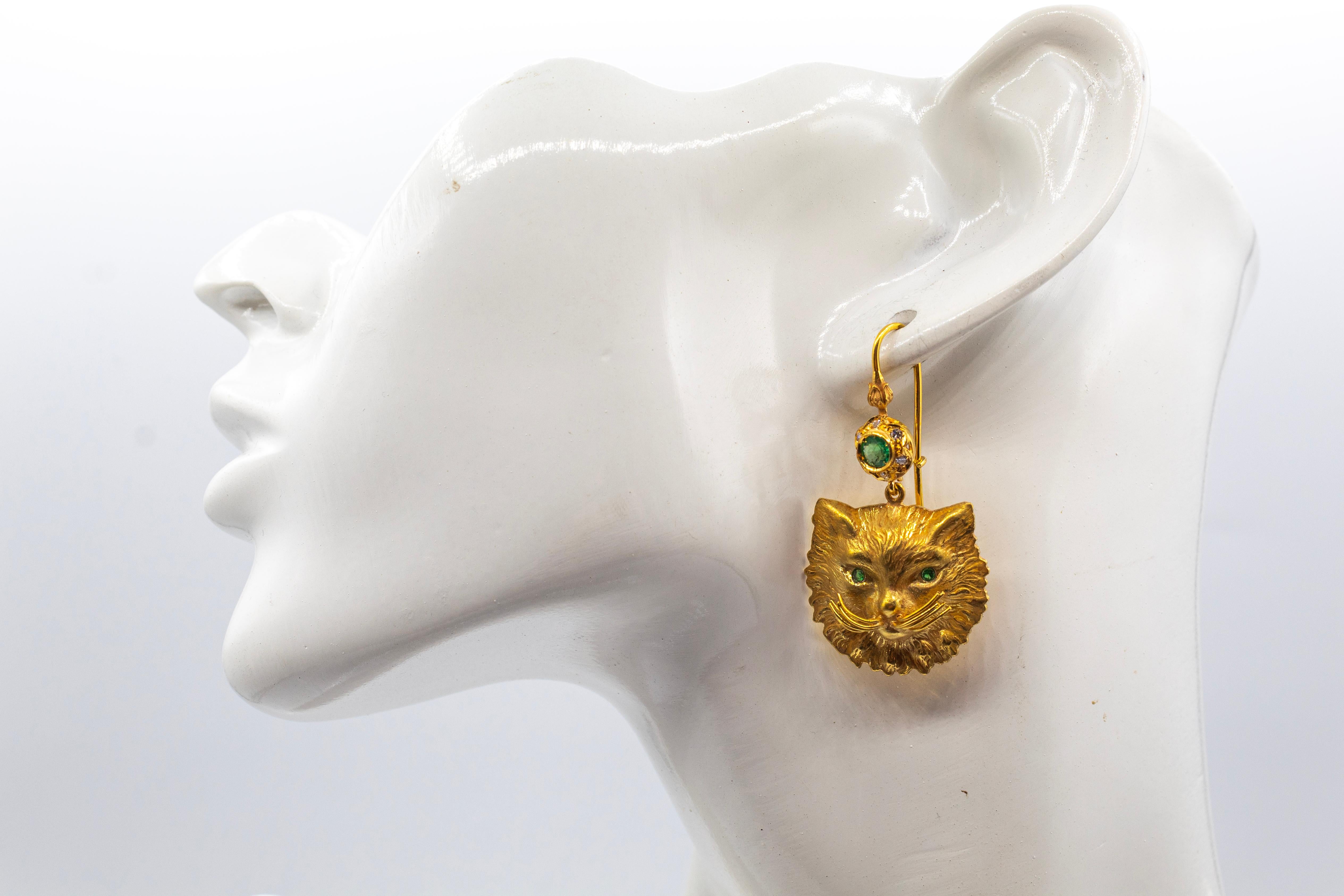 Ohrringe „Cat“ im Jugendstil, handgefertigt, weißer Diamant, Smaragd, Gelbgold im Angebot 2