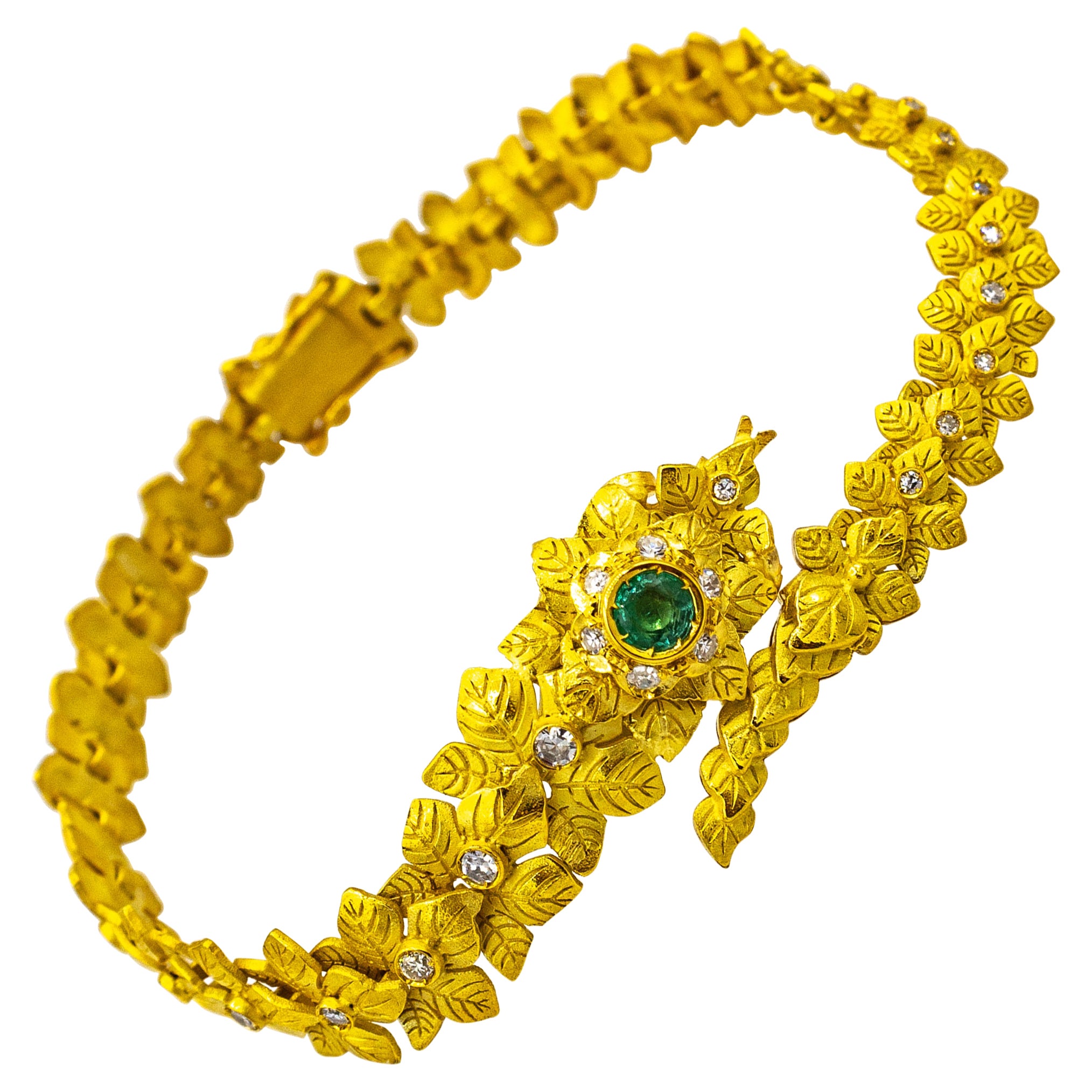 Bracciale "Snake" in oro giallo con diamanti bianchi e smeraldi, realizzato a mano in stile Art Nouveau in vendita