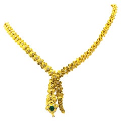 Collana "Serpente" in oro giallo con diamanti bianchi e smeraldi, realizzata a mano in stile Art Nouveau
