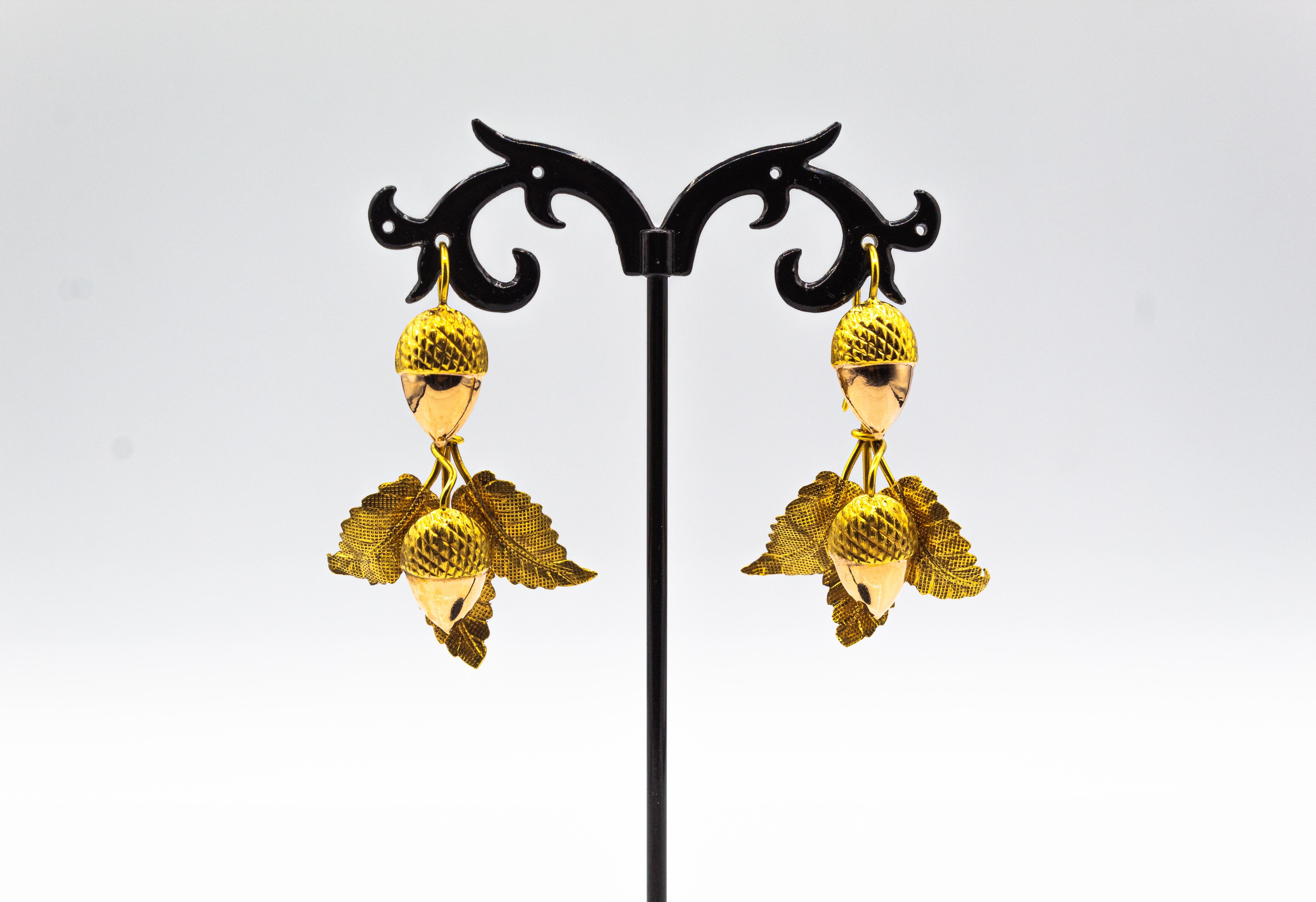 Ohrringe im Jugendstil, handgefertigt aus Gelbgold und Roségold mit Tropfen „Eichel“ (Art nouveau) im Angebot