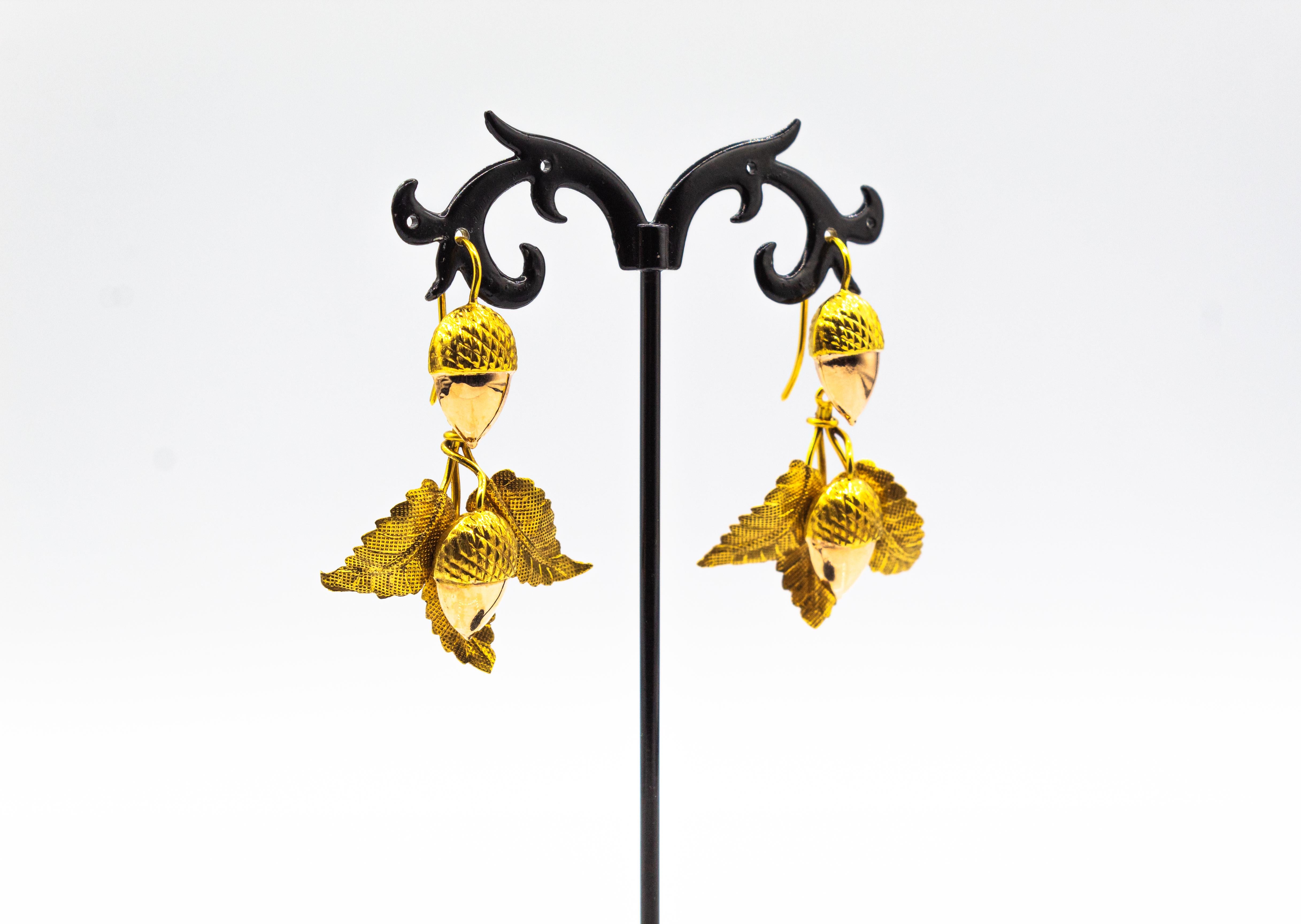 Ohrringe im Jugendstil, handgefertigt aus Gelbgold und Roségold mit Tropfen „Eichel“ im Zustand „Neu“ im Angebot in Naples, IT