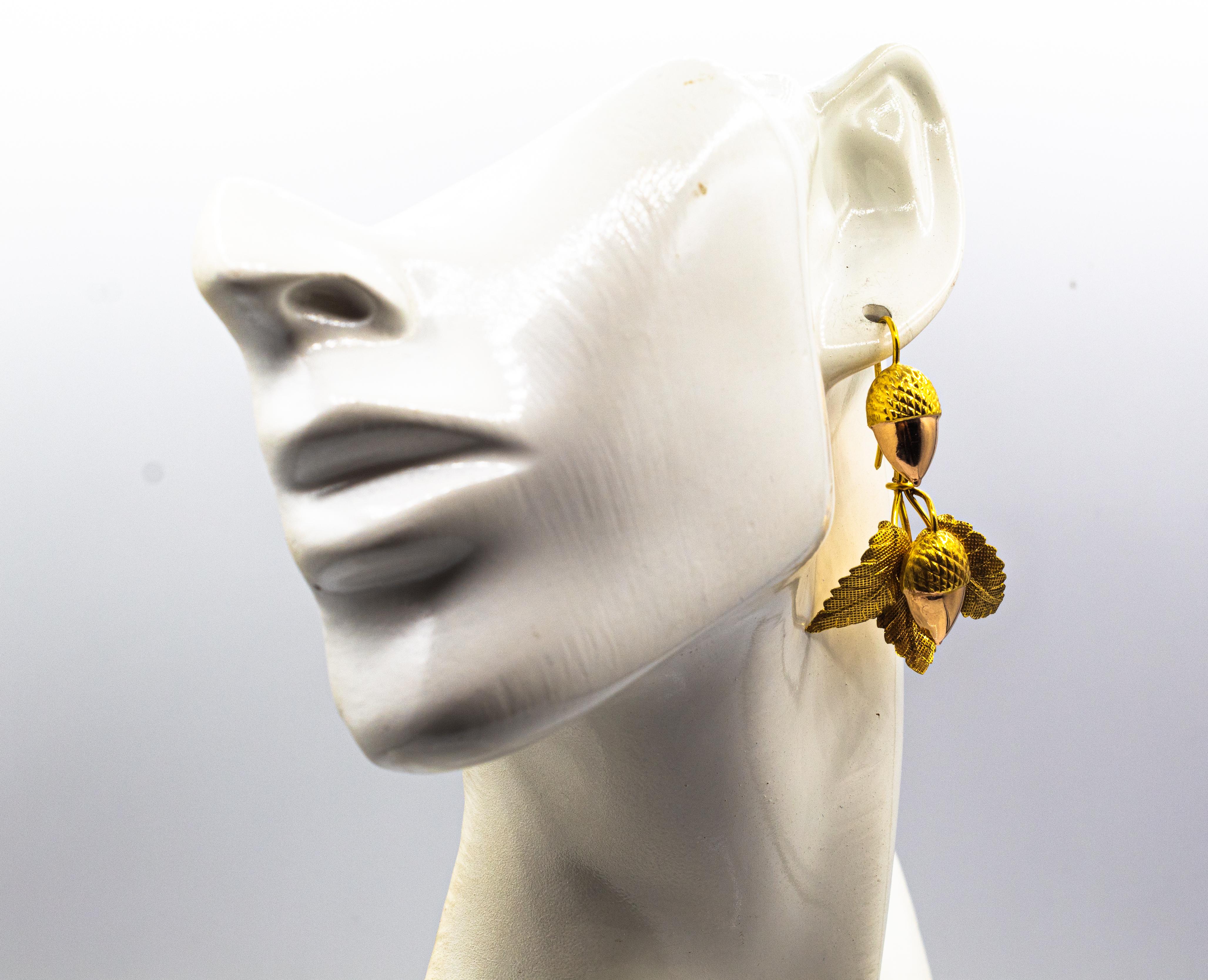Ohrringe im Jugendstil, handgefertigt aus Gelbgold und Roségold mit Tropfen „Eichel“ im Angebot 3