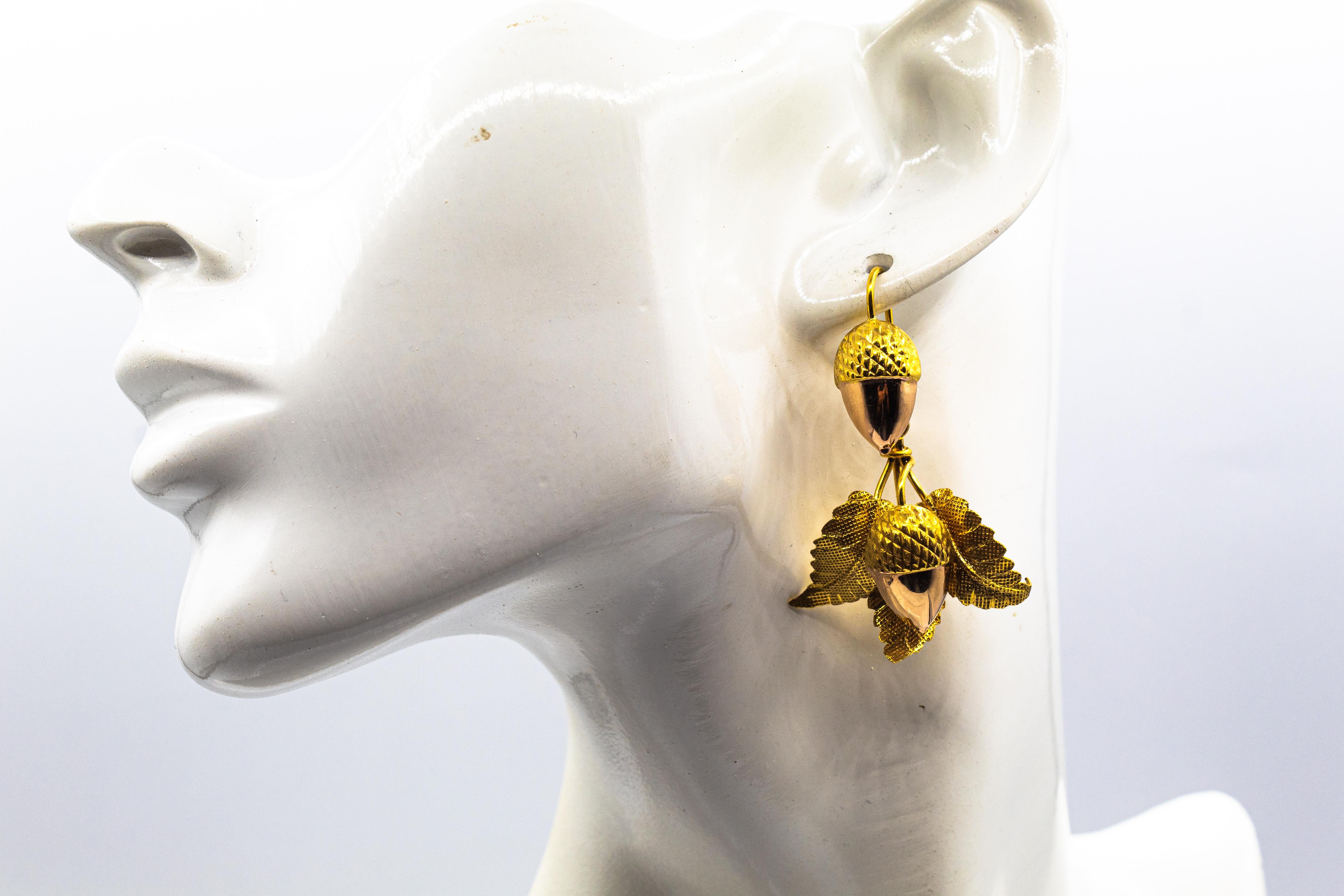 Ohrringe im Jugendstil, handgefertigt aus Gelbgold und Roségold mit Tropfen „Eichel“ im Angebot 4