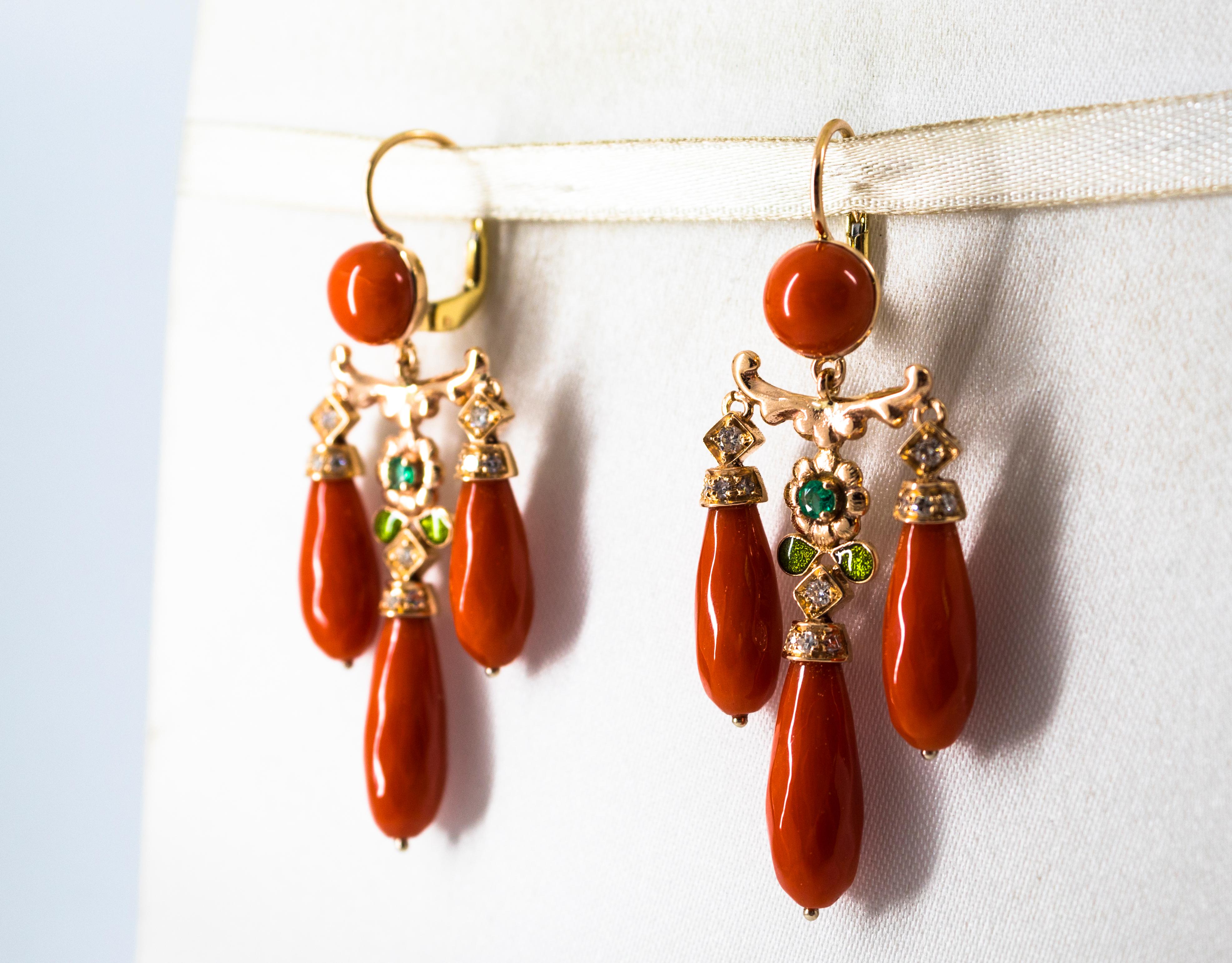 Ohrringe im Jugendstil mit mediterraner Koralle und weißem Diamant und Smaragd aus Gelbgold für Damen oder Herren im Angebot